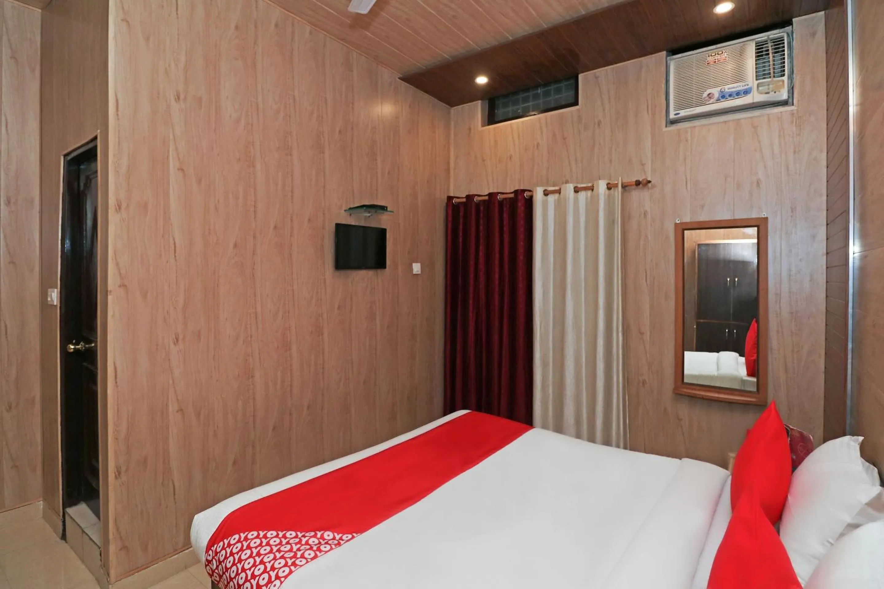 Bedroom in Hotel O Mahalaxmi Palace