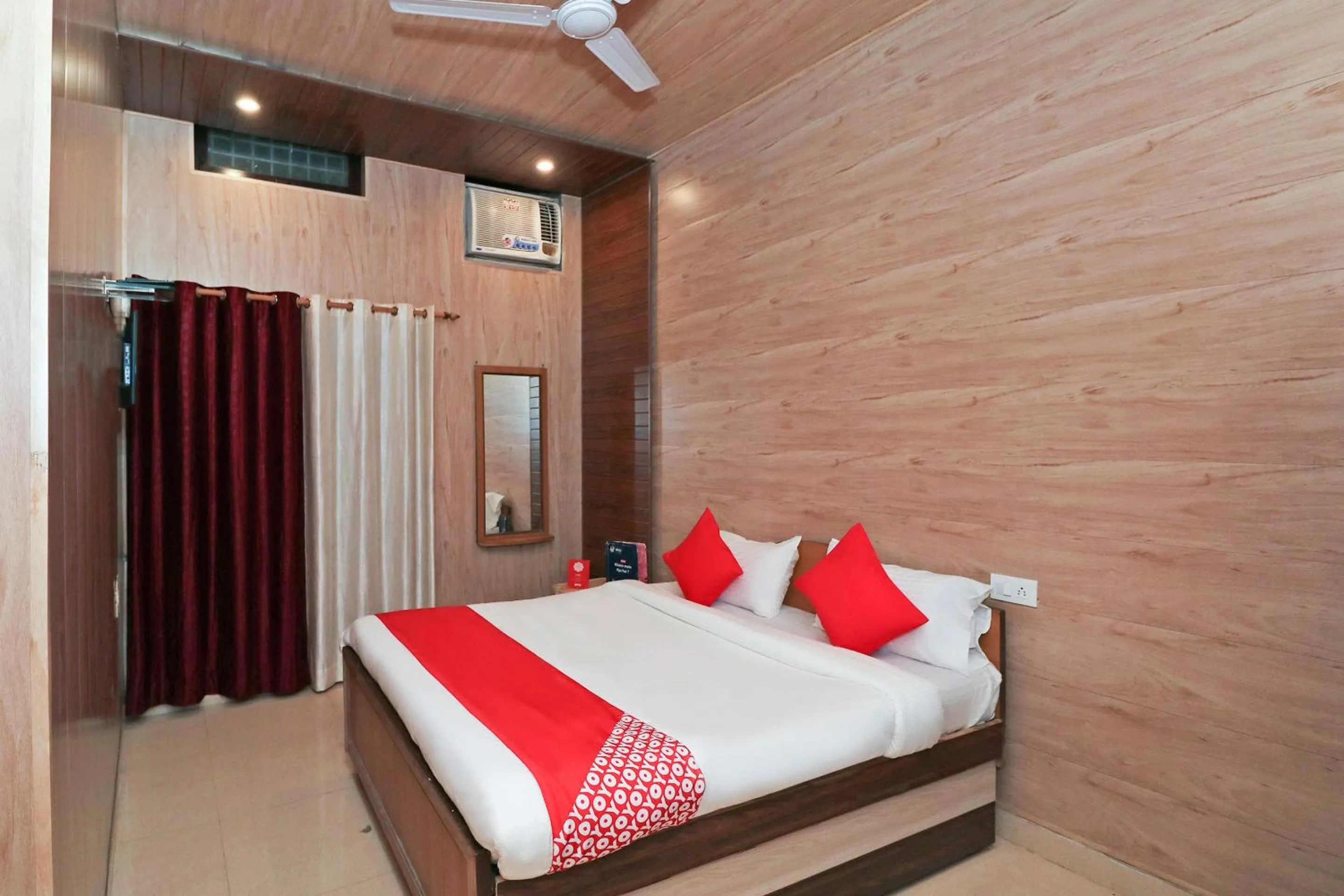 Bedroom in Hotel O Mahalaxmi Palace