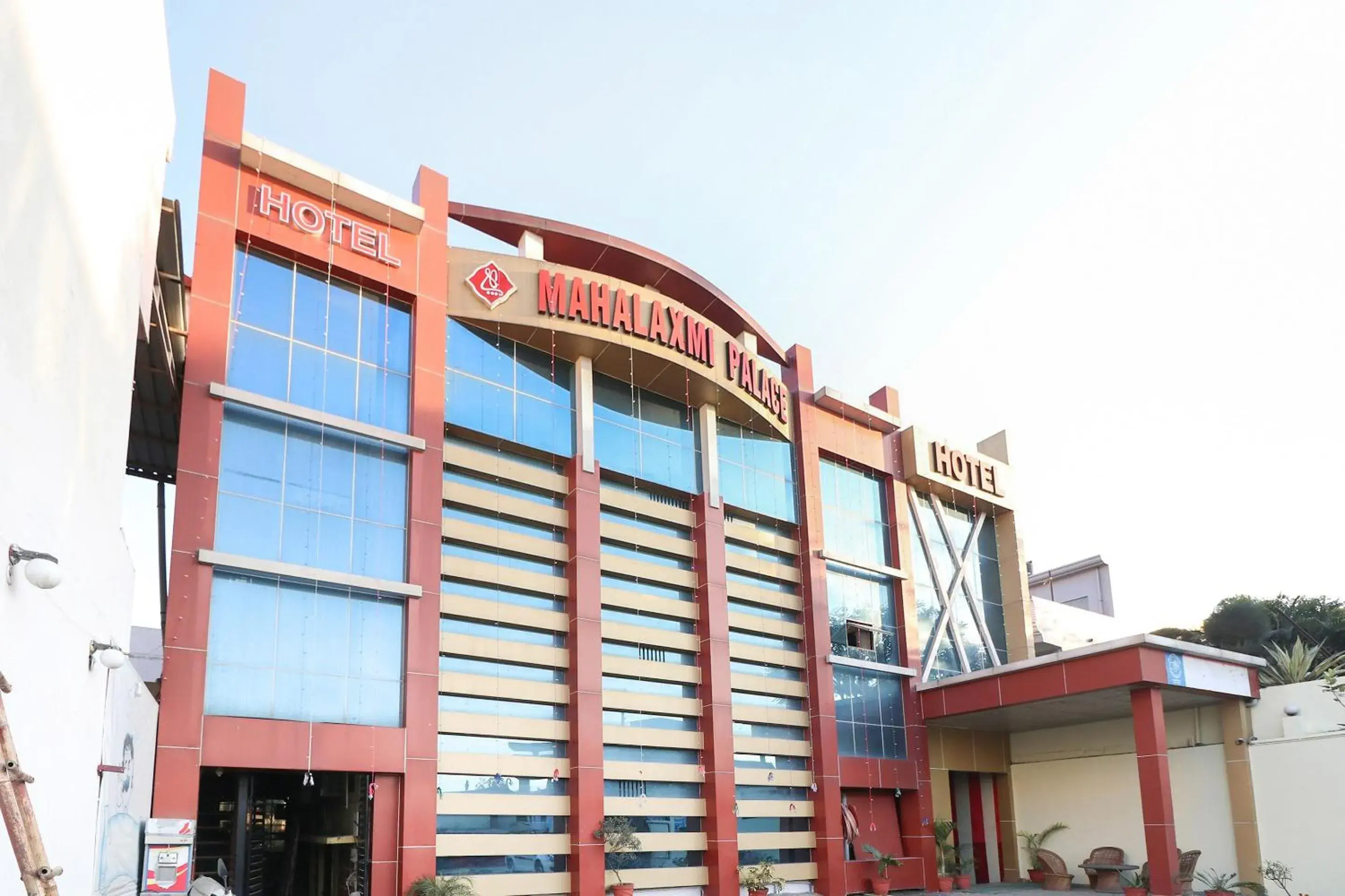 Facade/entrance in Hotel O Mahalaxmi Palace Facade/entrance in Hotel O Mahalaxmi Palace