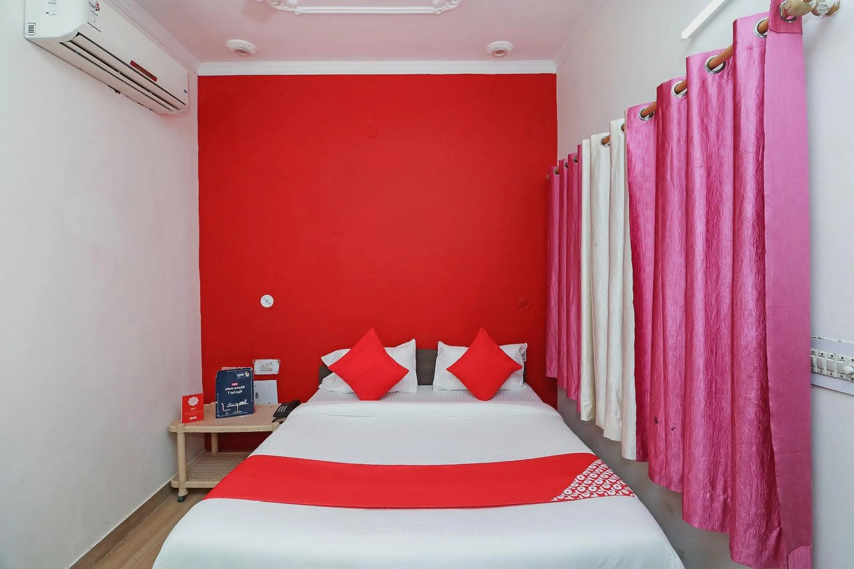 Bedroom, Bed in Hotel O Mahalaxmi Palace