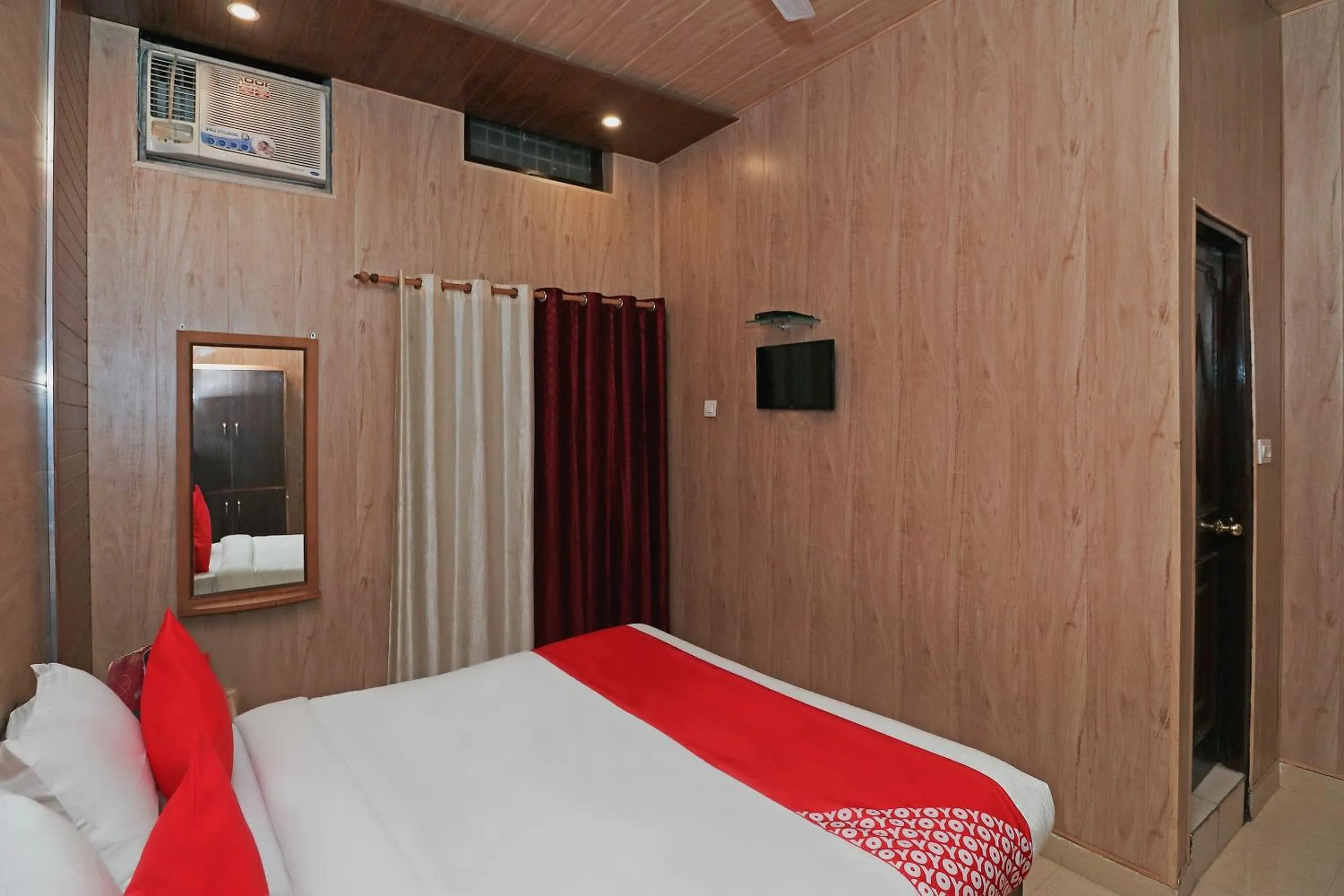 Bedroom in Hotel O Mahalaxmi Palace