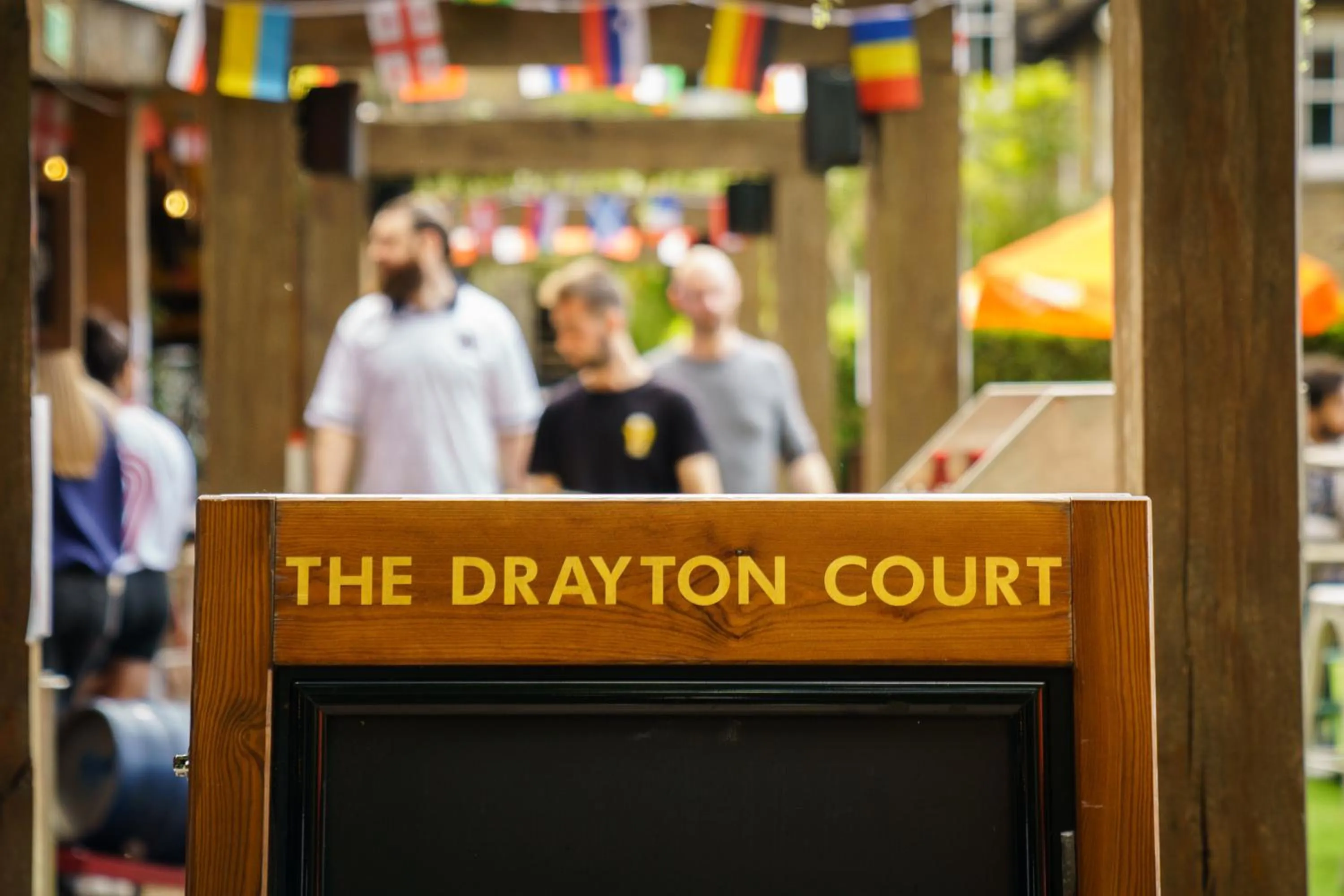 Logo/Certificate/Sign in The Drayton Court Hotel