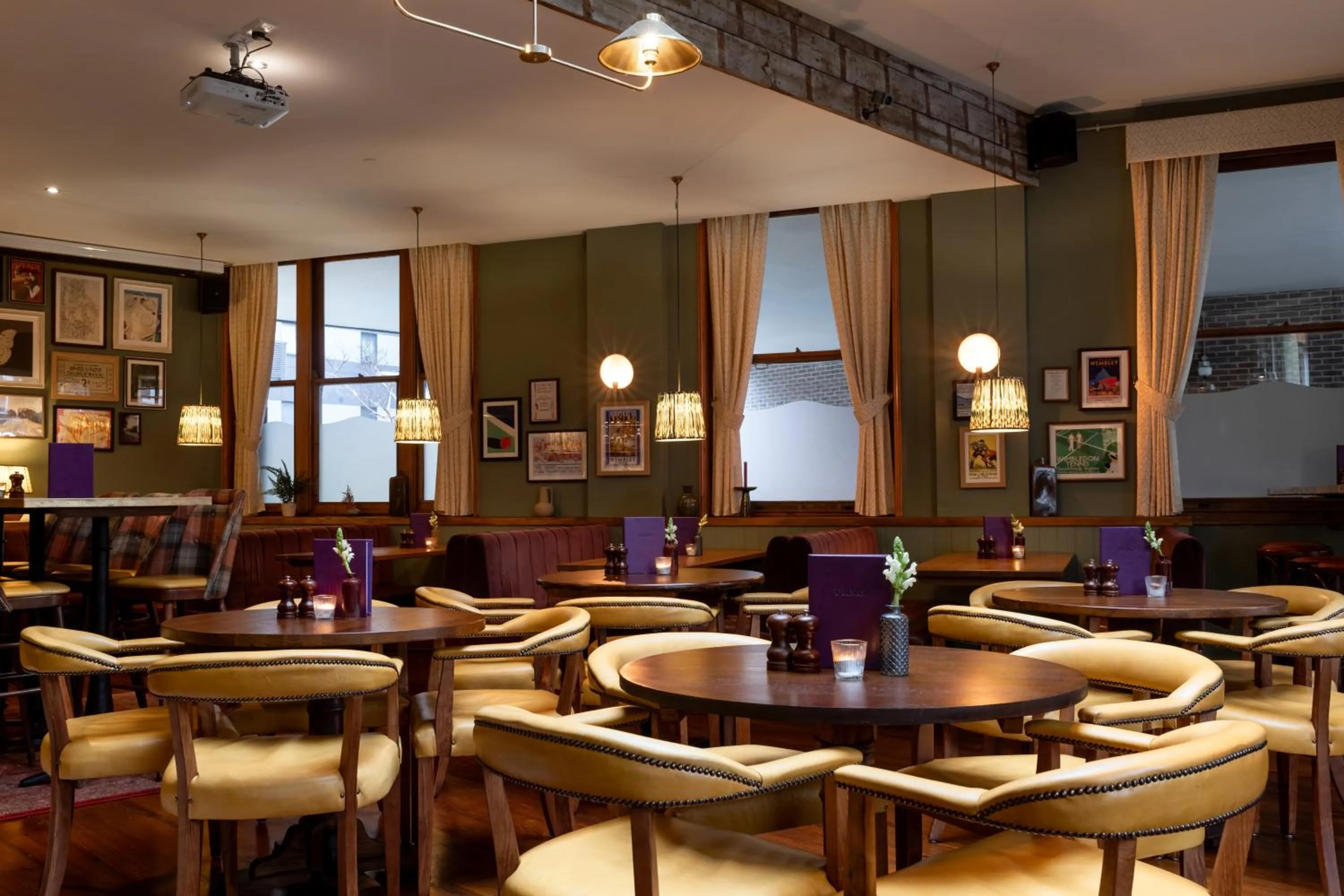 Restaurant/places to eat in The Drayton Court Hotel