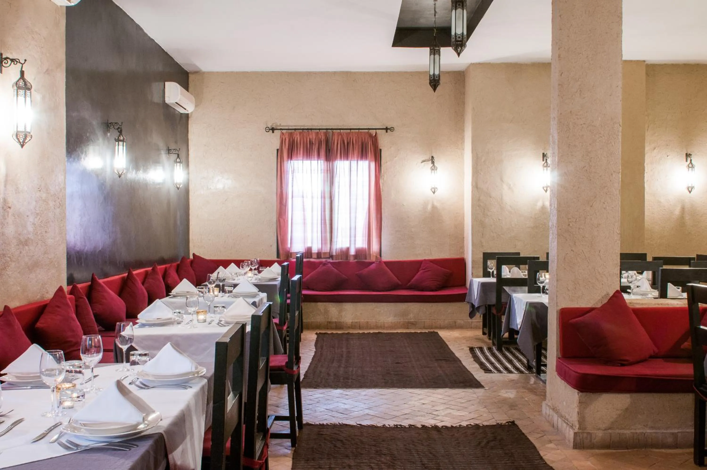 Restaurant/places to eat in Dar Chamaa