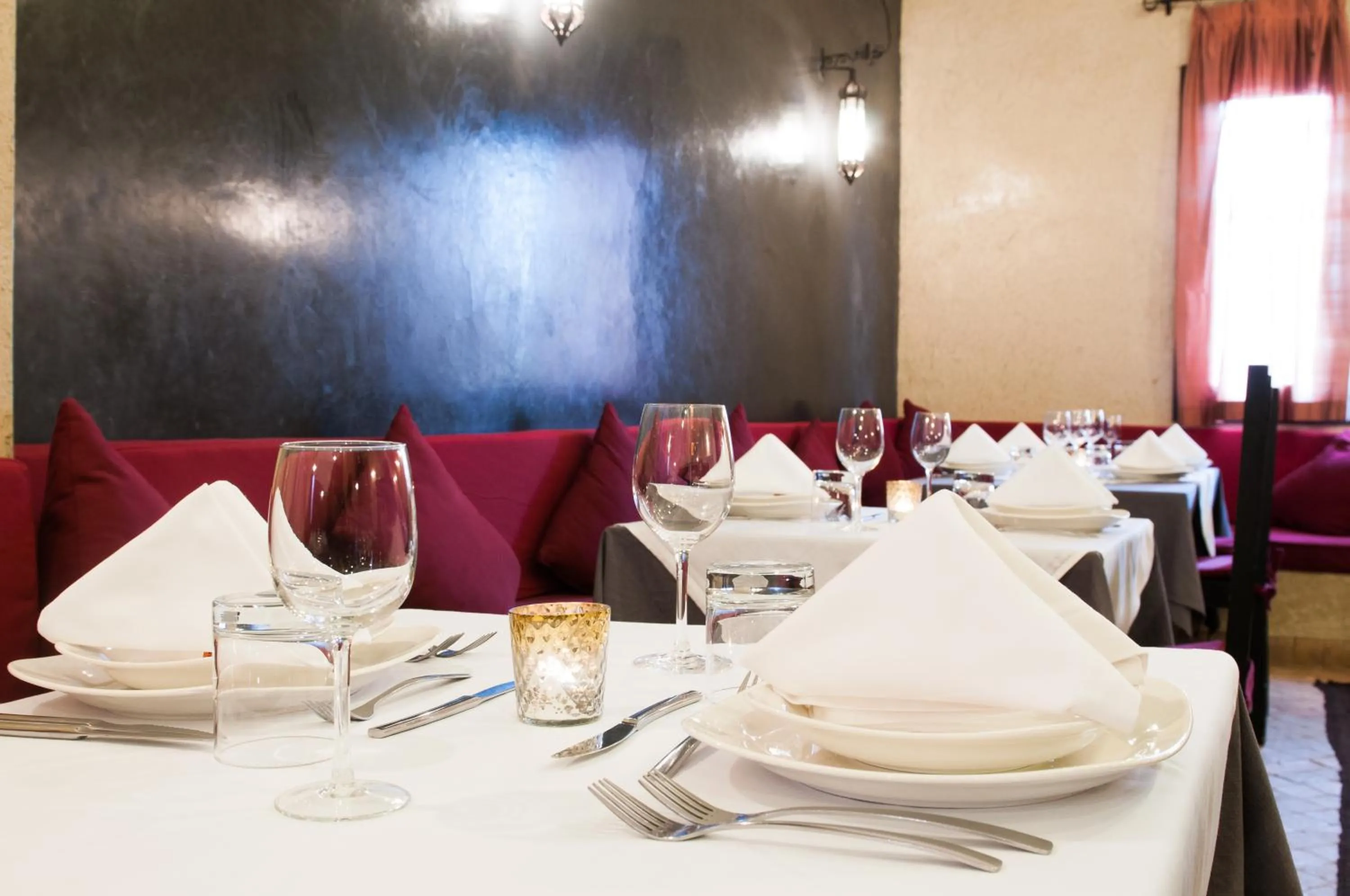 Restaurant/places to eat in Dar Chamaa