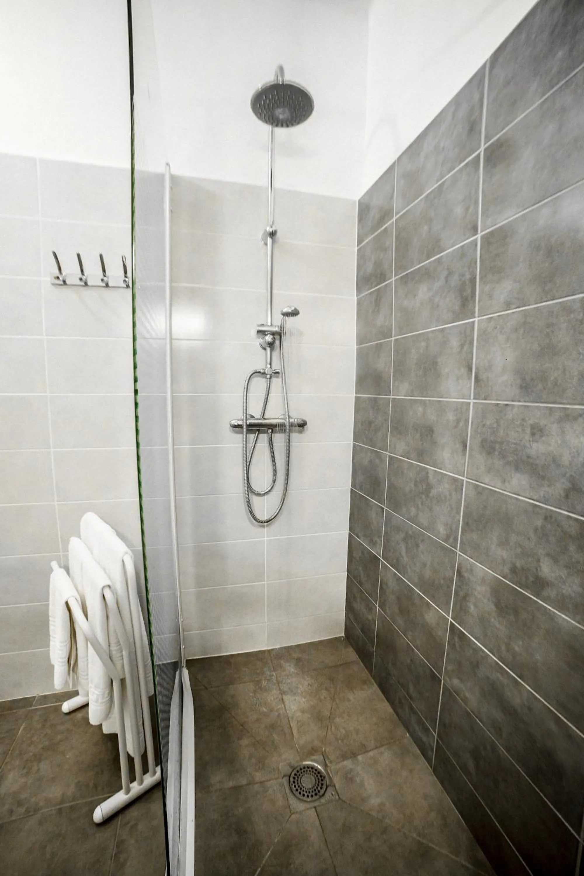 Shower in Le Fanal