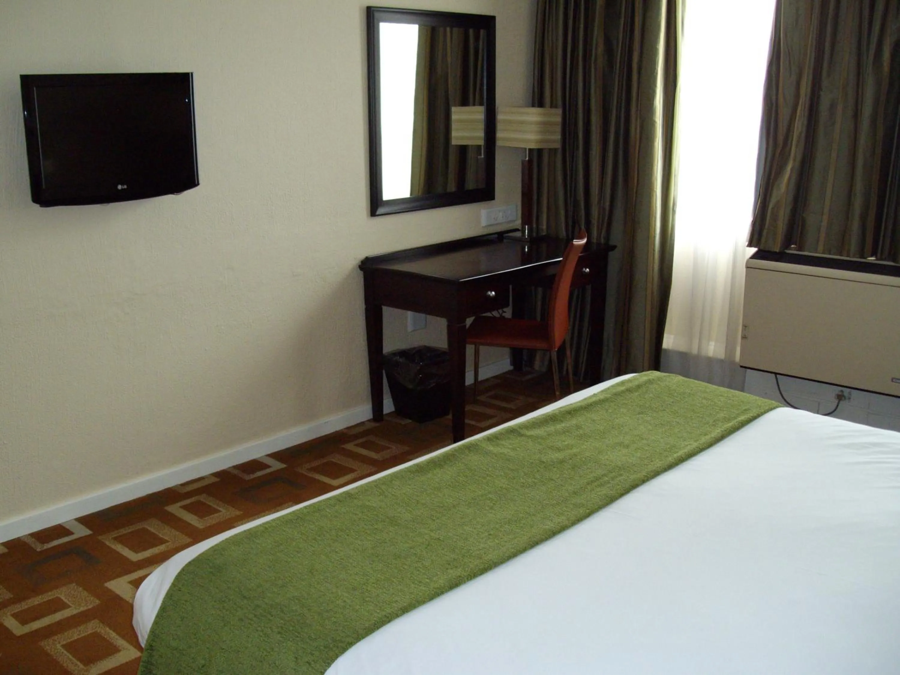 TV and multimedia, Bed in Garden Court OR Tambo International Airport