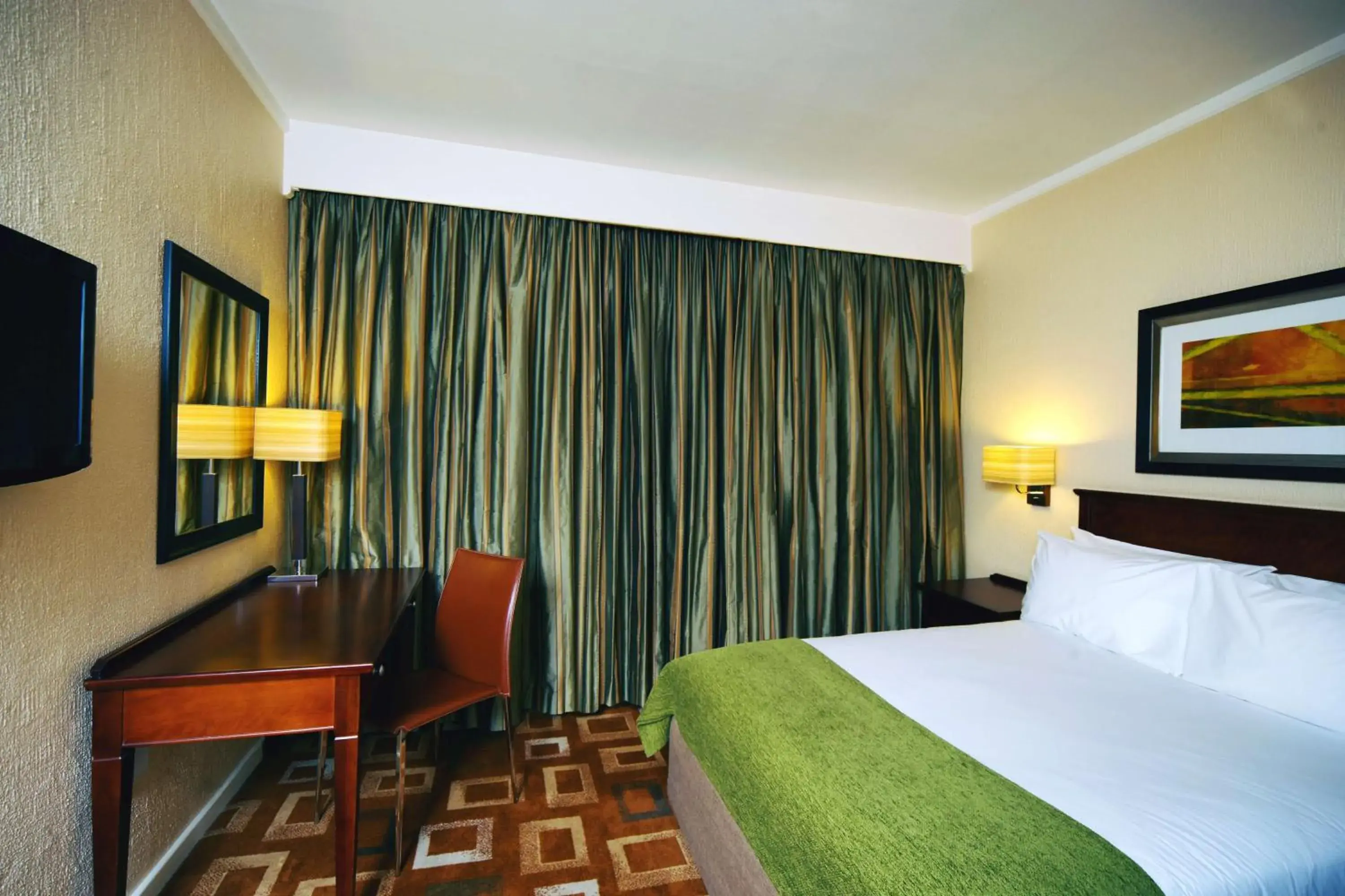 Bedroom, Bed in Garden Court OR Tambo International Airport Bedroom, Bed in Garden Court OR Tambo International Airport