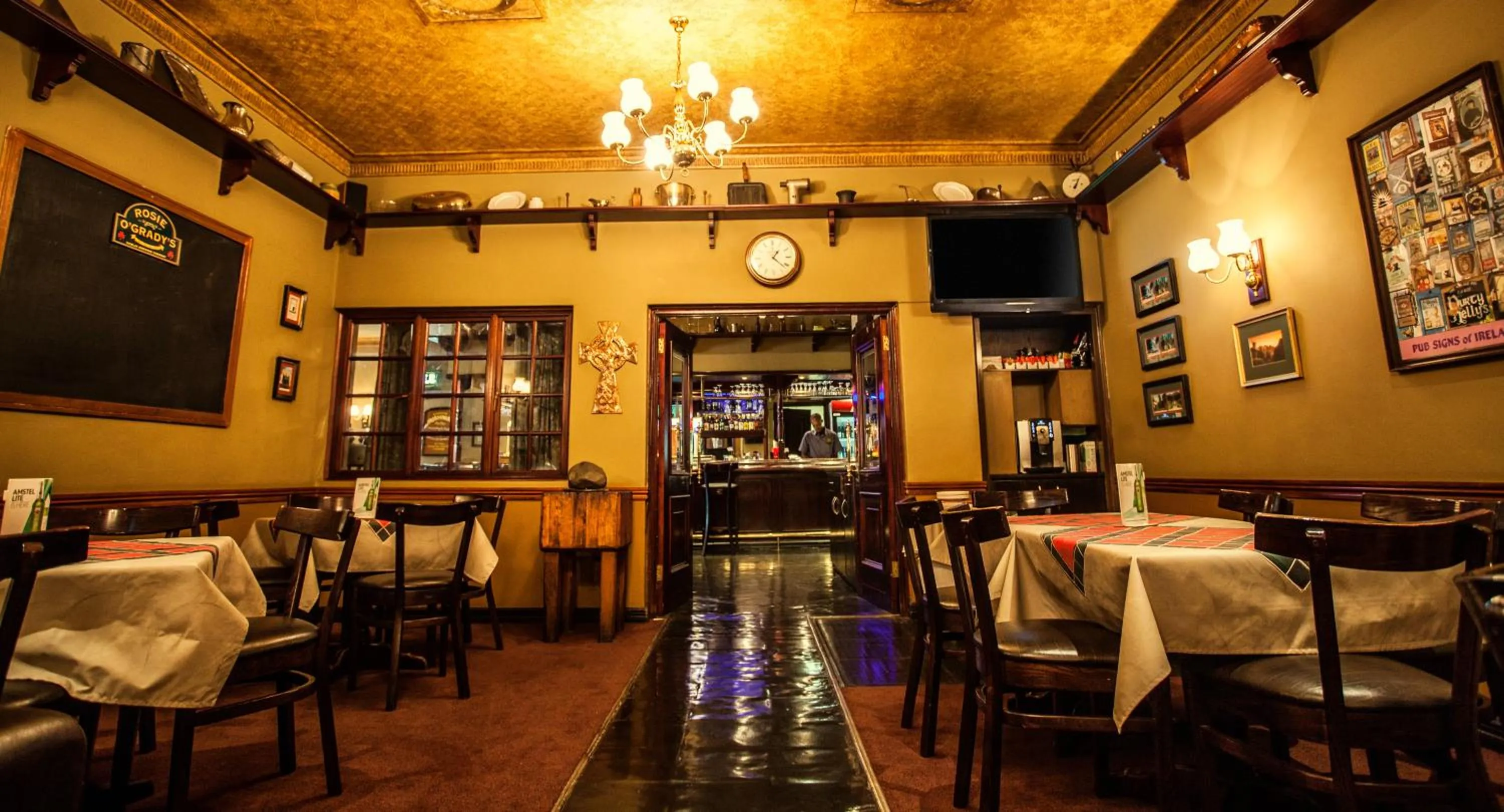 Restaurant/places to eat in Garden Court OR Tambo International Airport