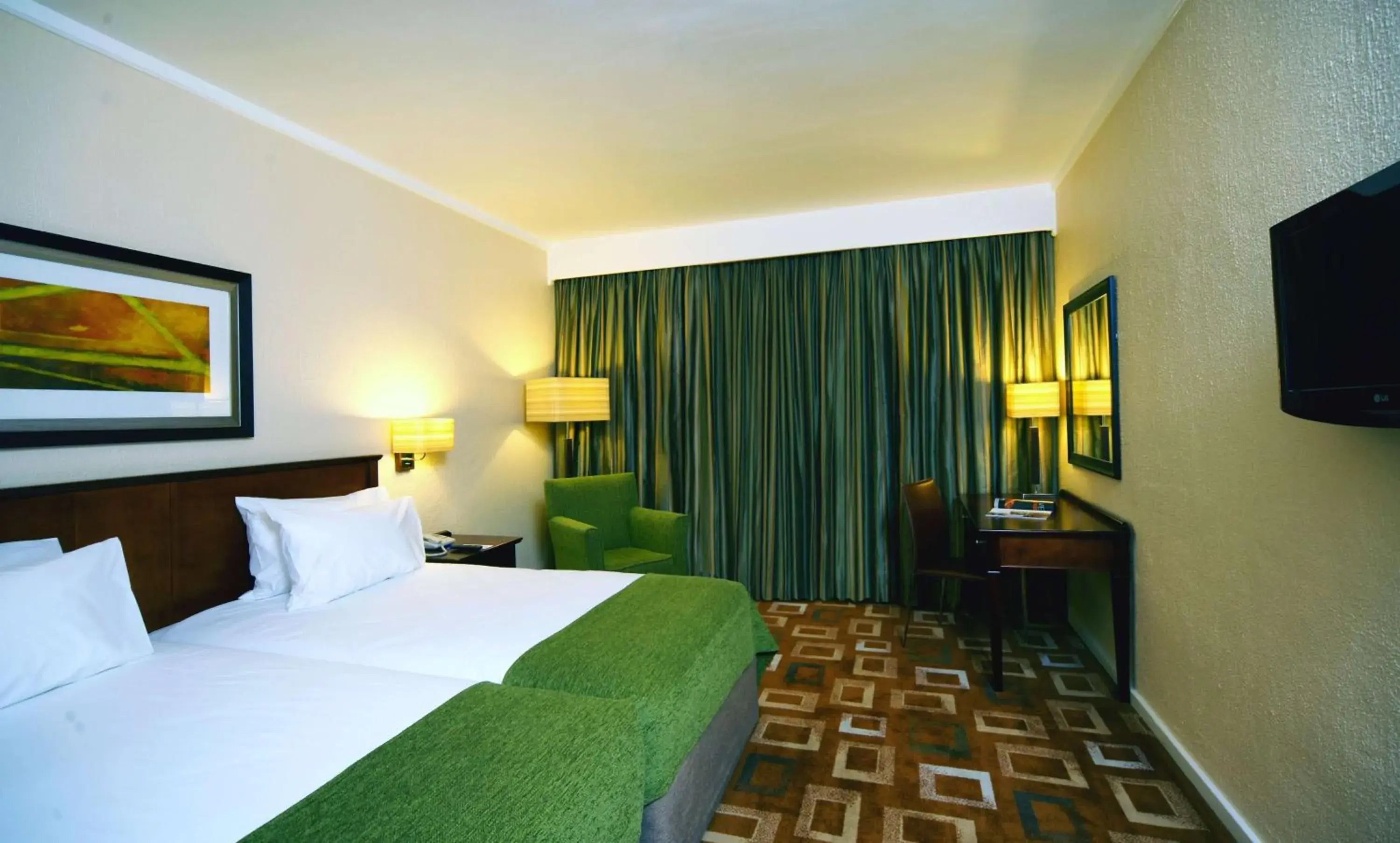 Bedroom, Bed in Garden Court OR Tambo International Airport Bedroom, Bed in Garden Court OR Tambo International Airport