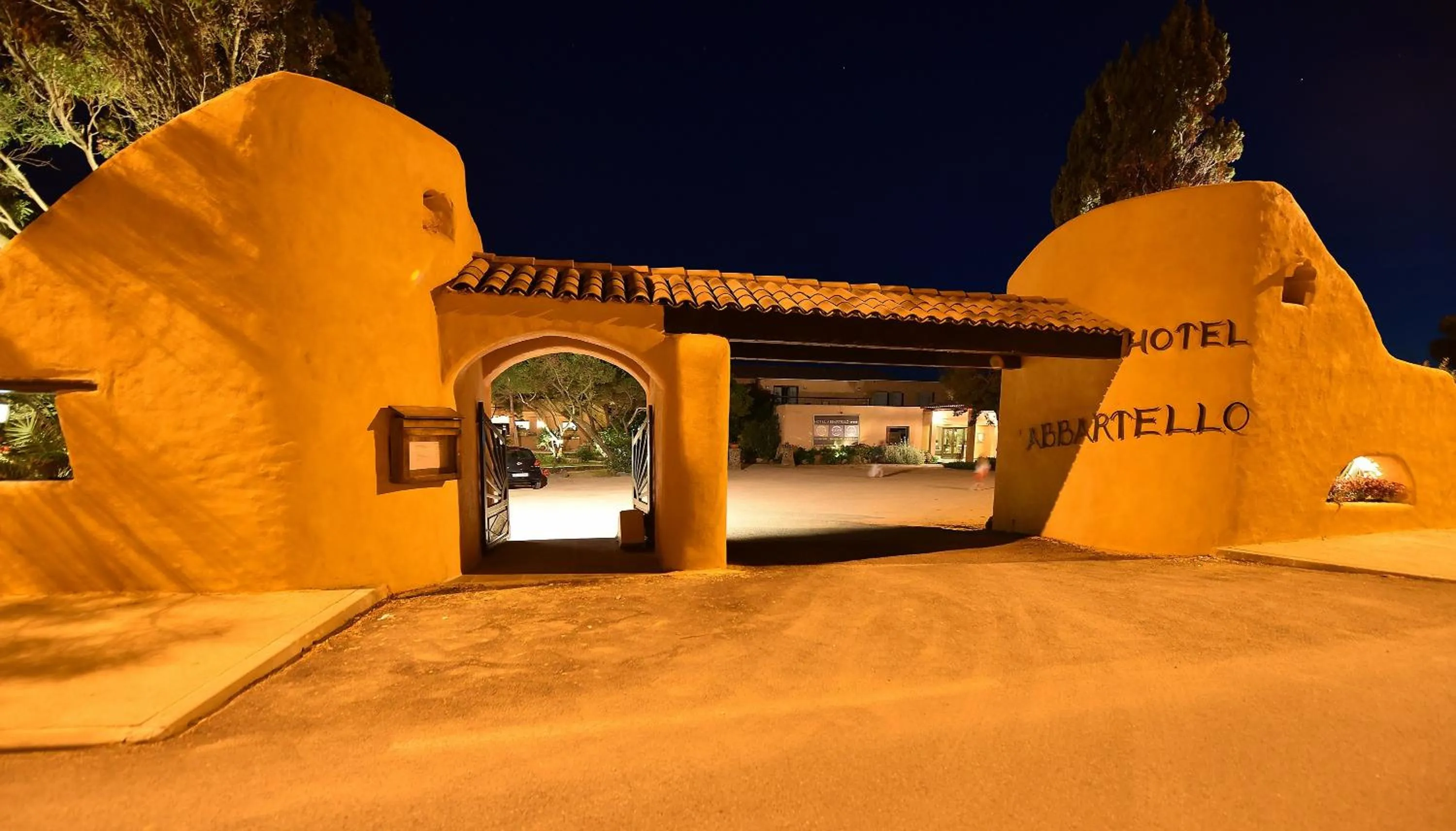 Facade/entrance in Hôtel Abbartello