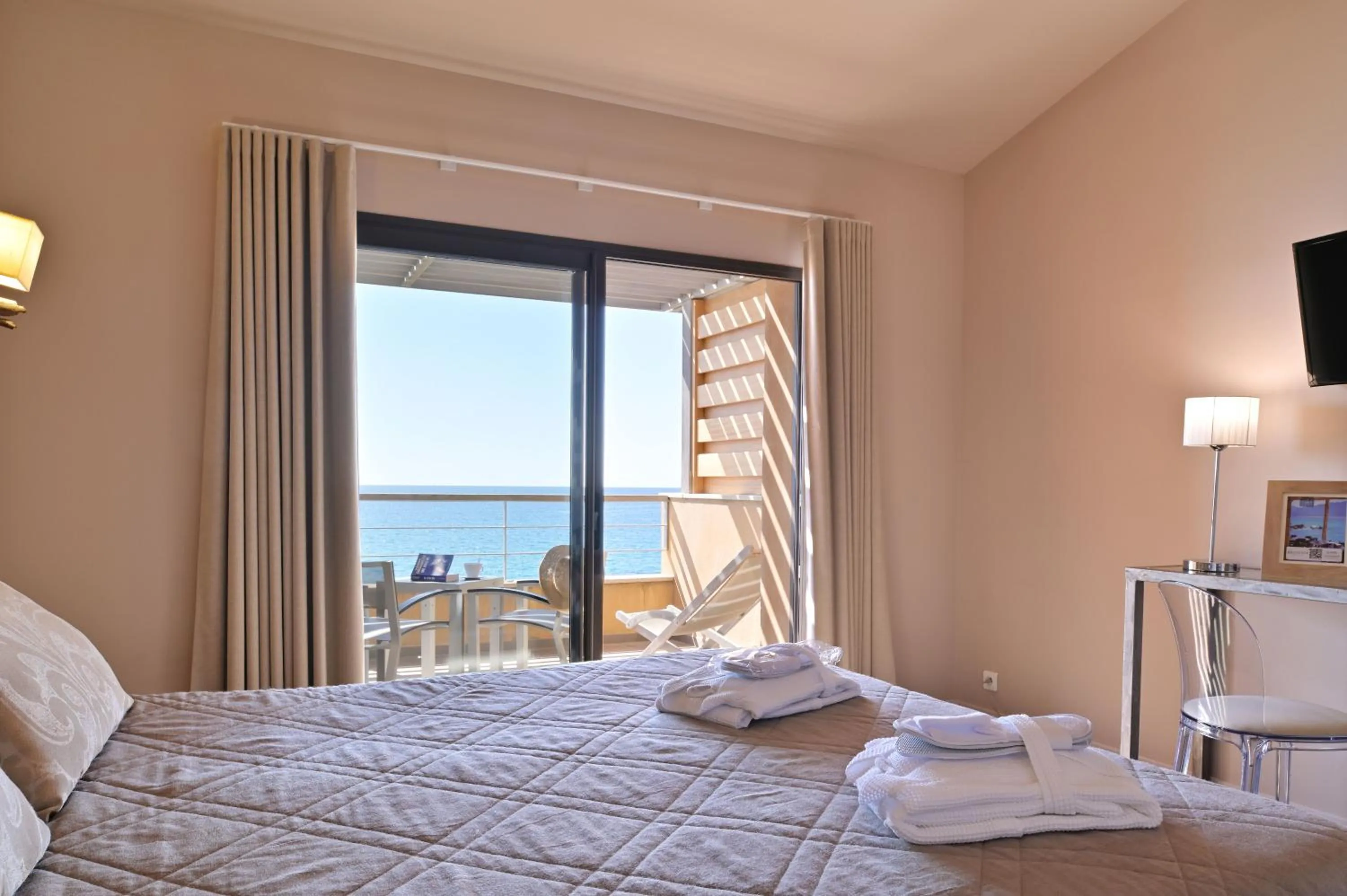 Bed in Hôtel Abbartello