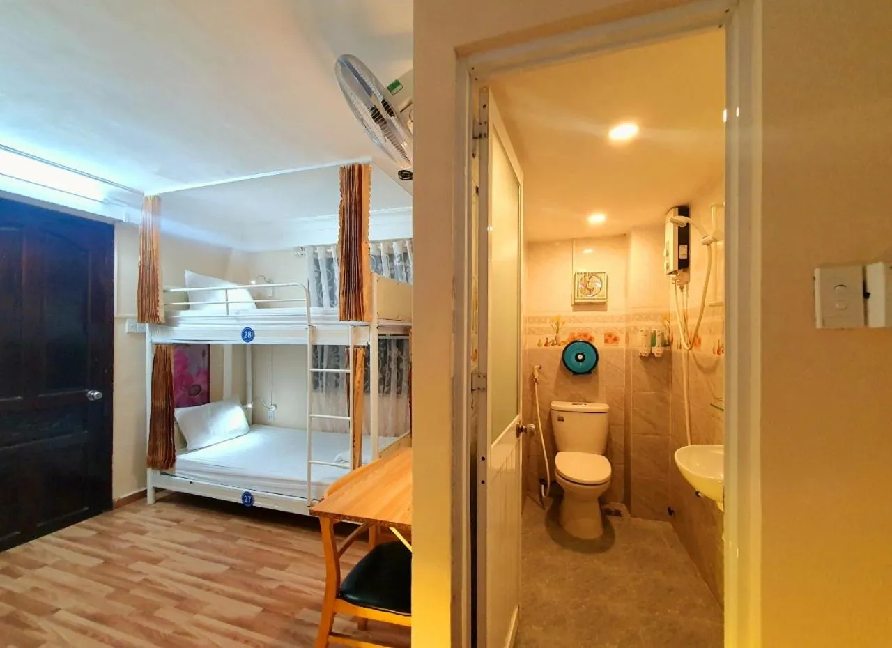 Photo of the whole room, Bed in City Backpackers Hostel