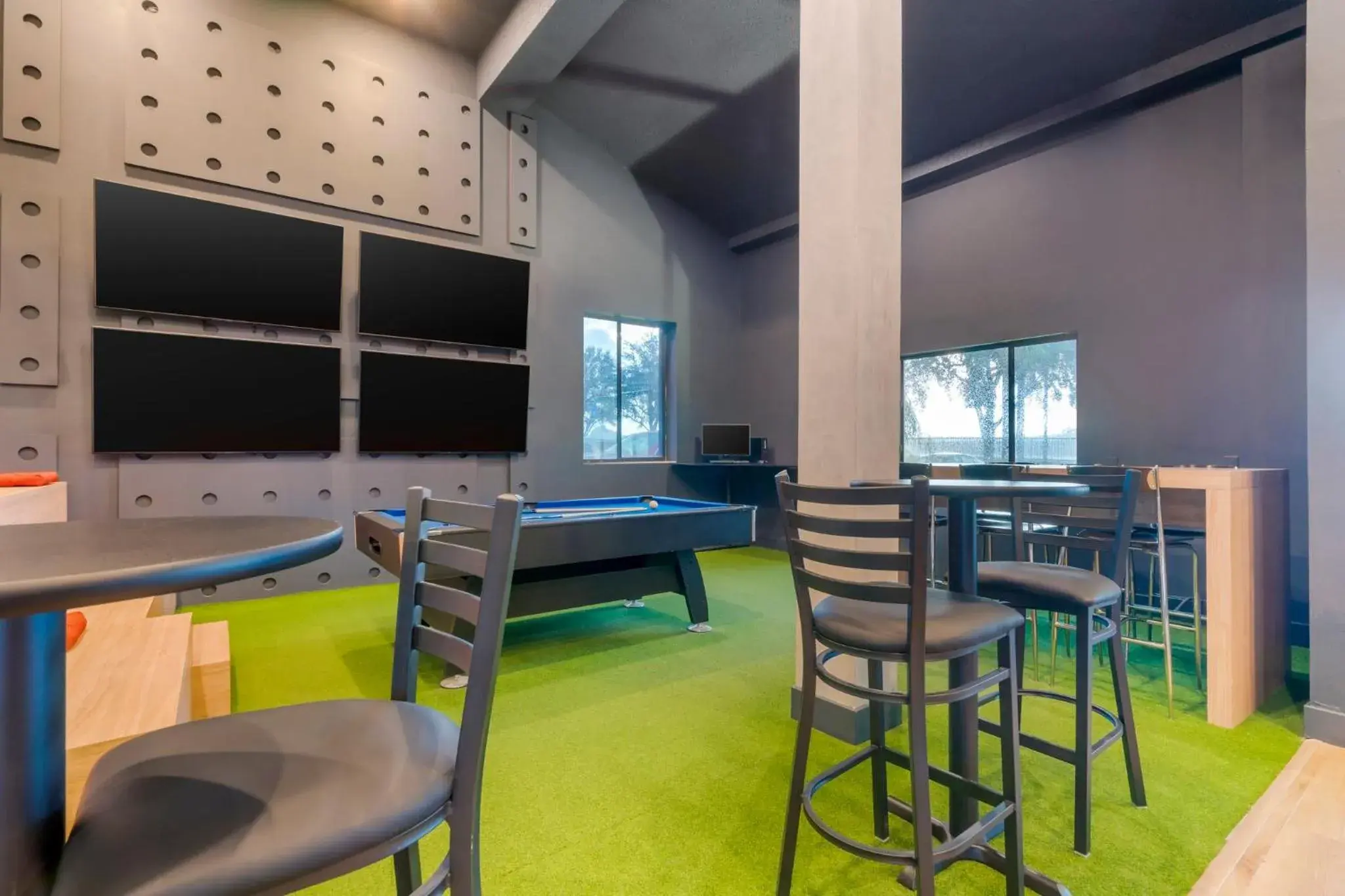 Lounge or bar in SPOT X Hotel Tampa - Wesley Chapel by The Red Collection Lounge or bar in SPOT X Hotel Tampa - Wesley Chapel by The Red Collection