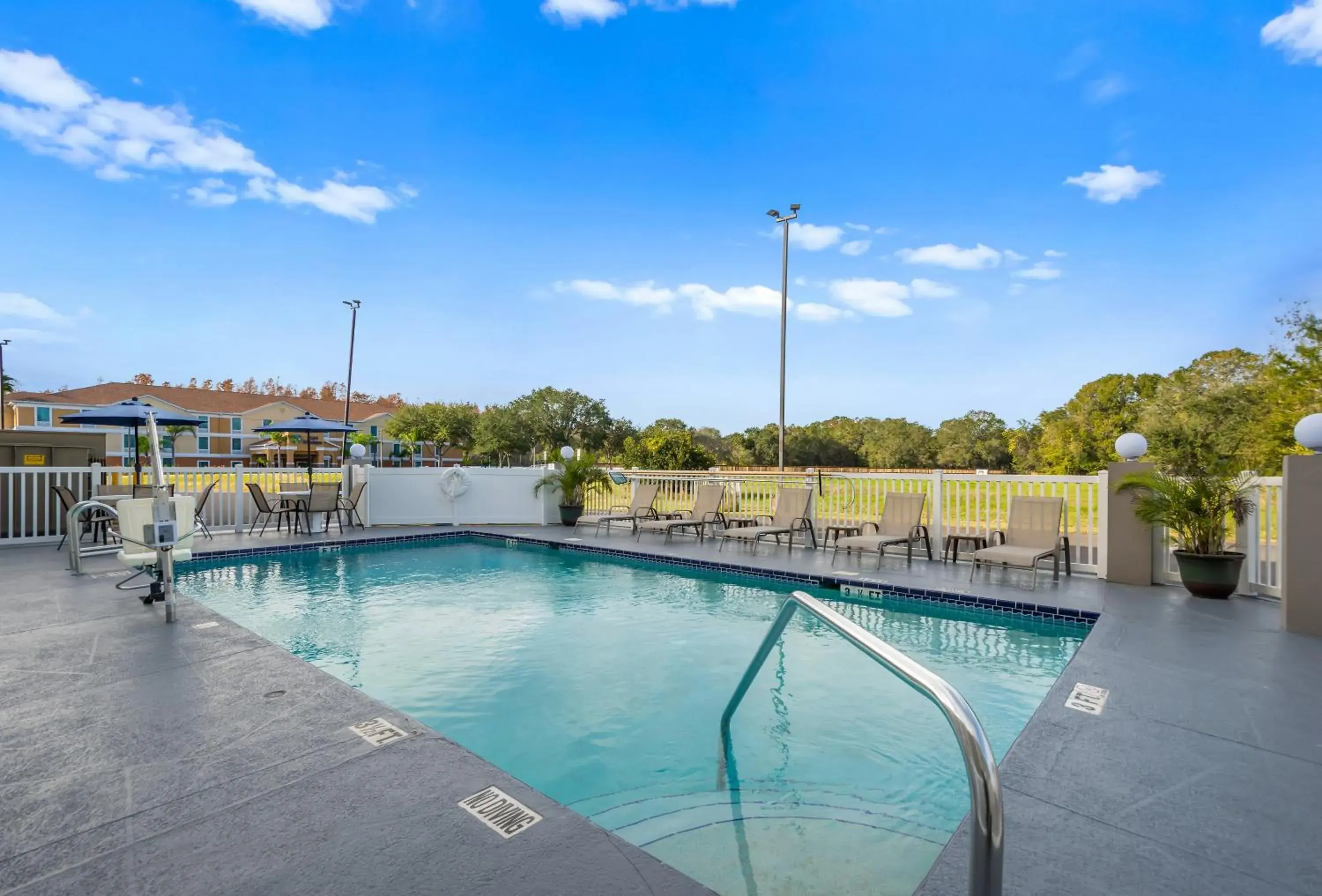 Swimming pool in SPOT X Hotel Tampa - Wesley Chapel by The Red Collection Swimming pool in SPOT X Hotel Tampa - Wesley Chapel by The Red Collection
