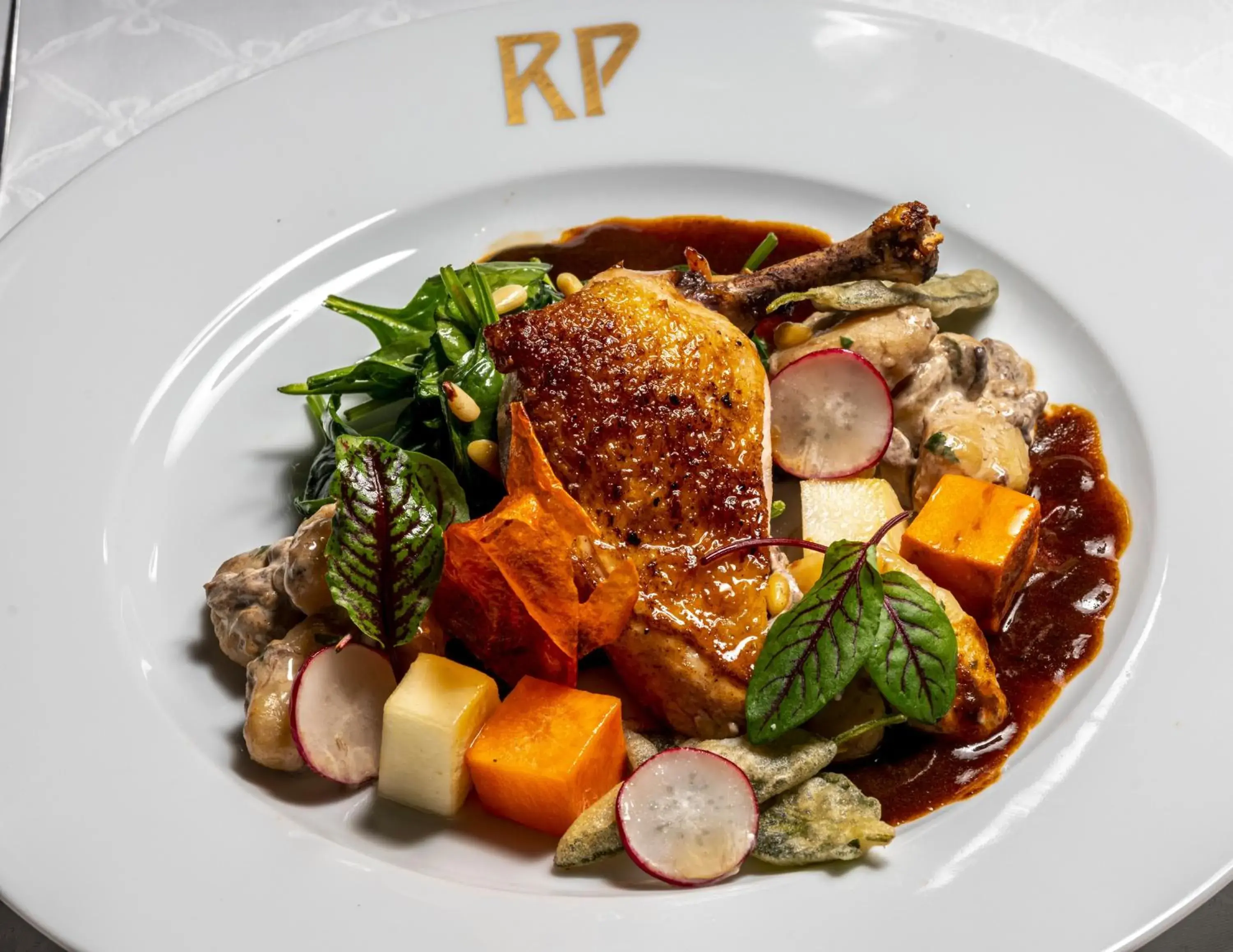 Restaurant/places to eat in Hotel Radium Palace Restaurant/places to eat in Hotel Radium Palace