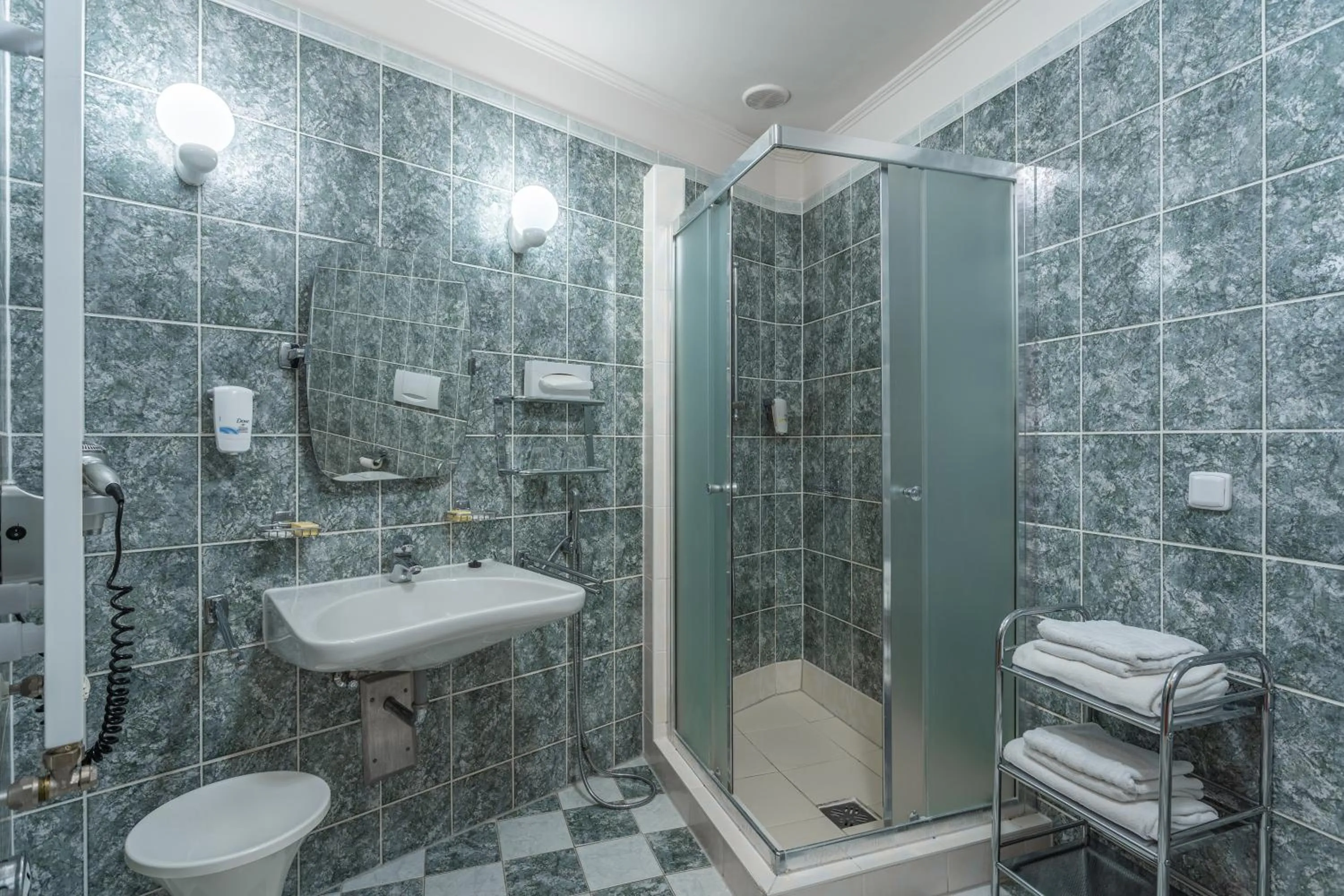 Shower in Hotel Radium Palace