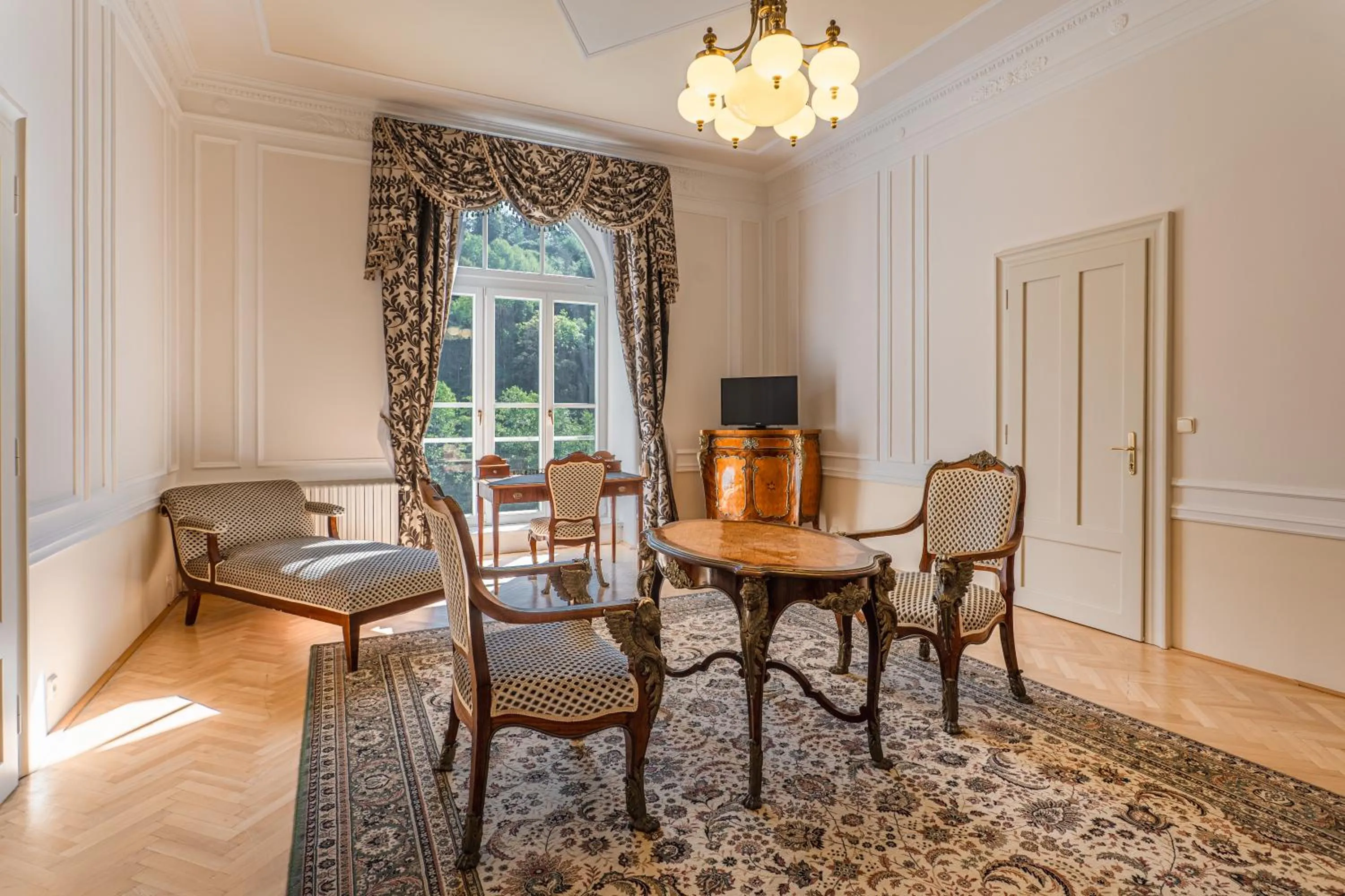 Living room in Hotel Radium Palace
