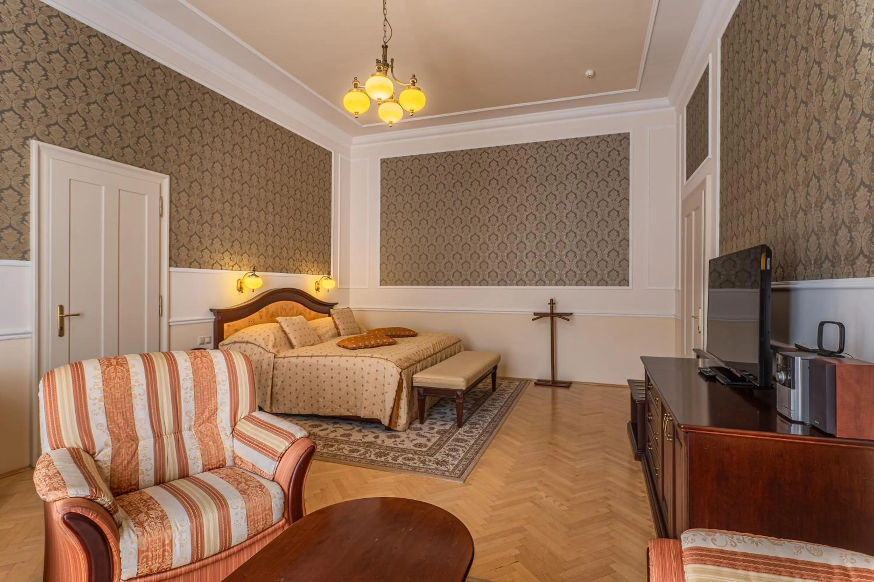 Bed in Hotel Radium Palace