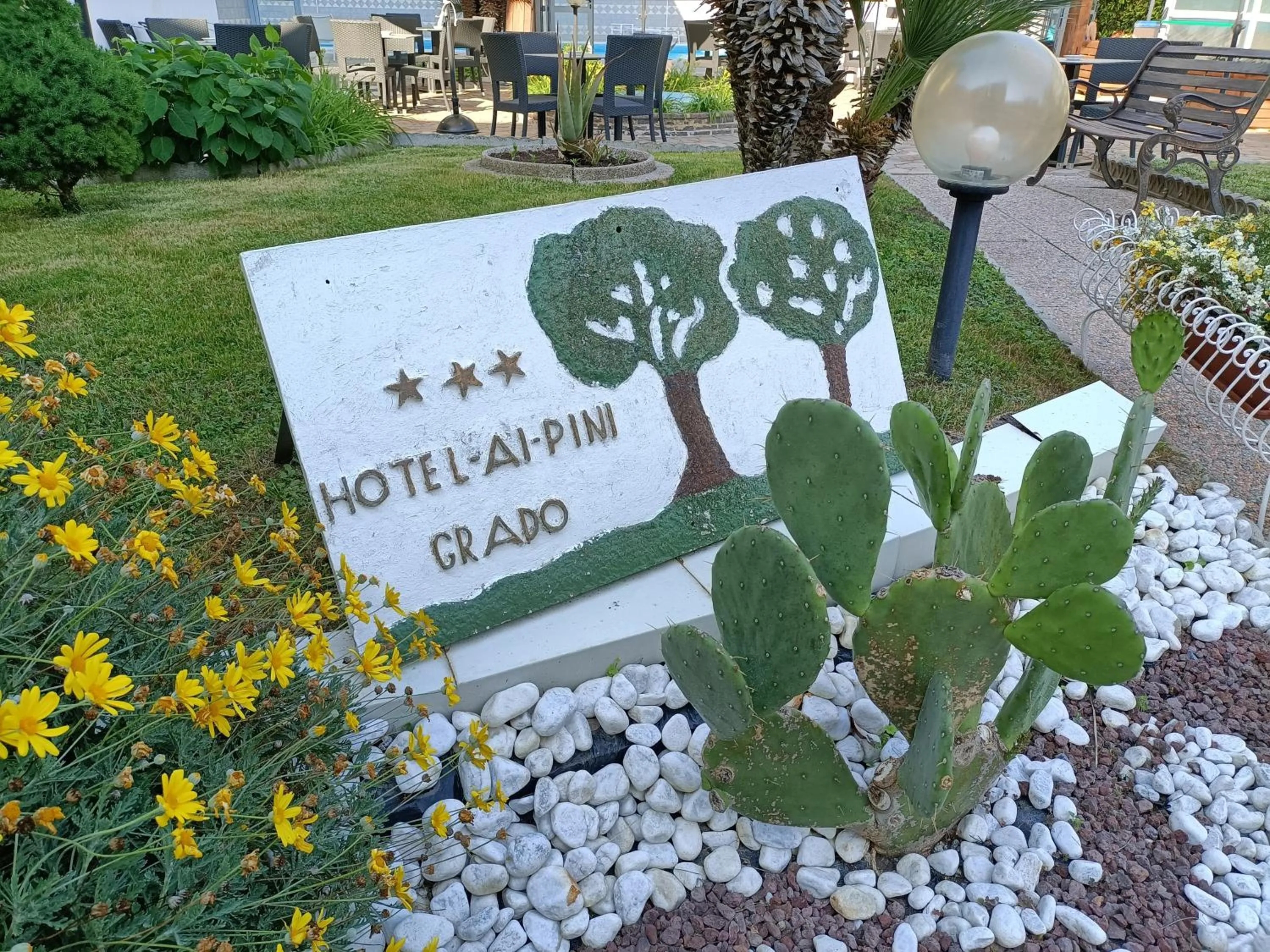 Garden in Hotel Ai Pini