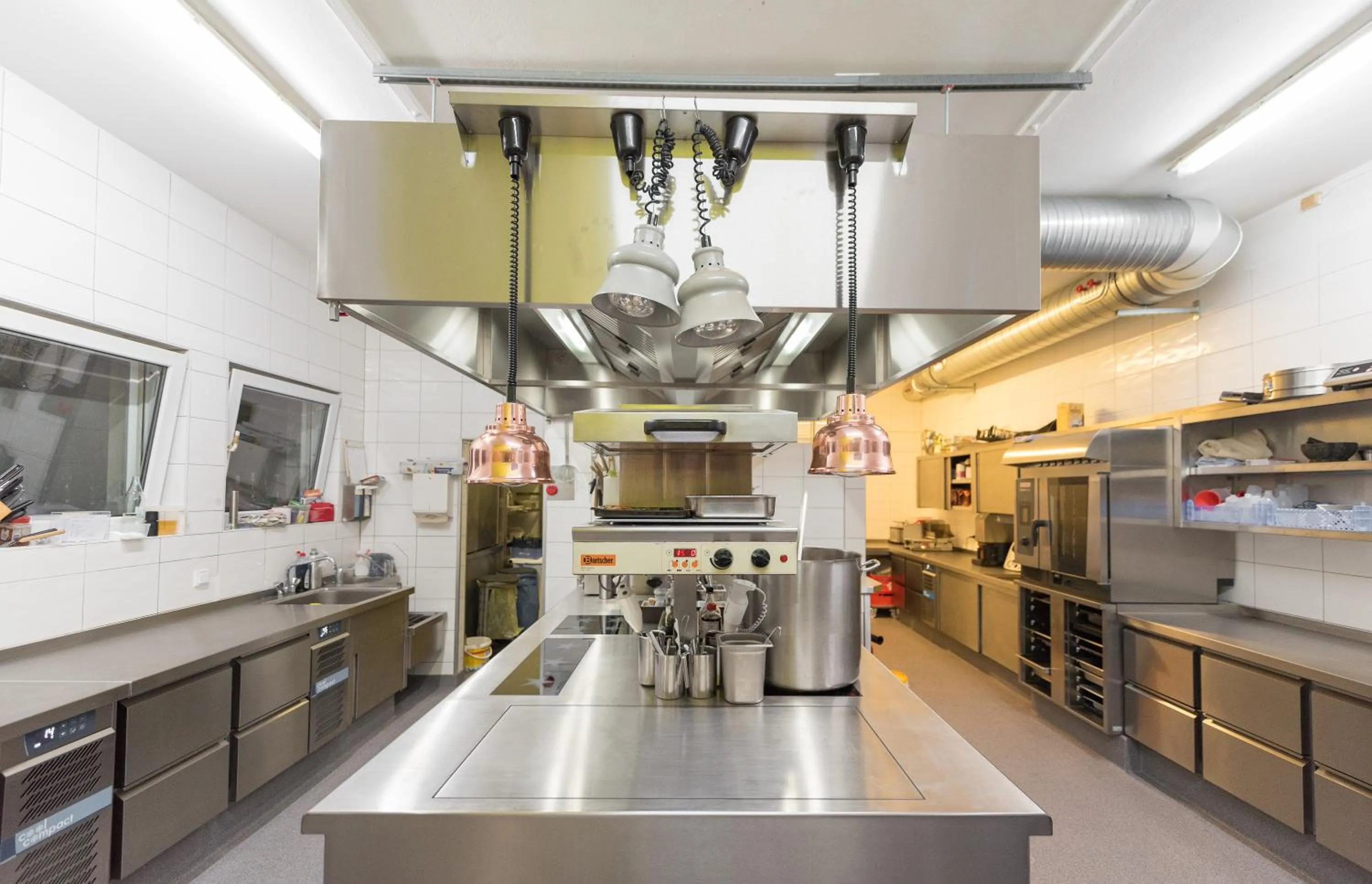 Restaurant/places to eat in Weinhotel Ayler Kupp