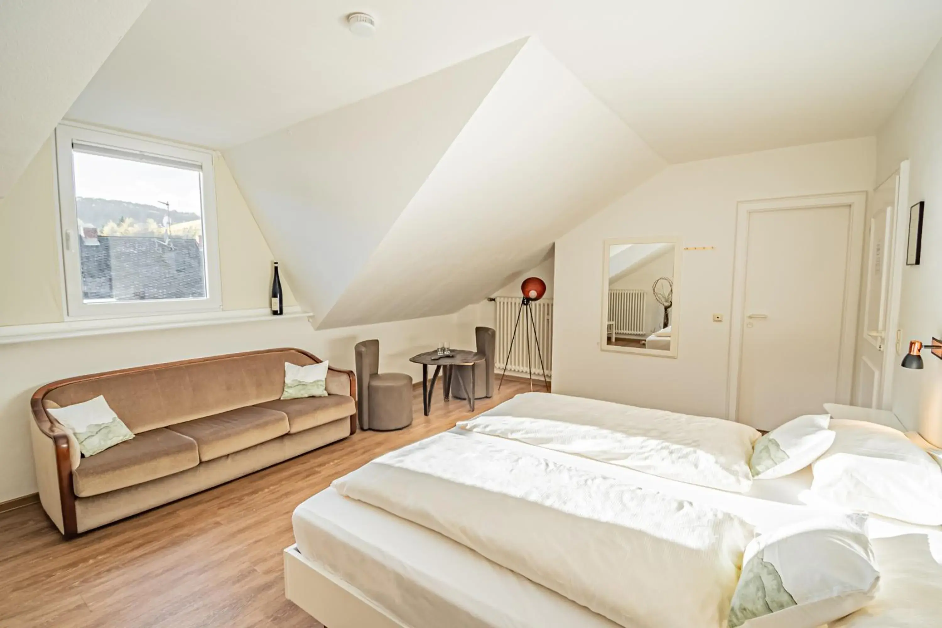 Photo of the whole room, Bed in Weinhotel Ayler Kupp Photo of the whole room, Bed in Weinhotel Ayler Kupp