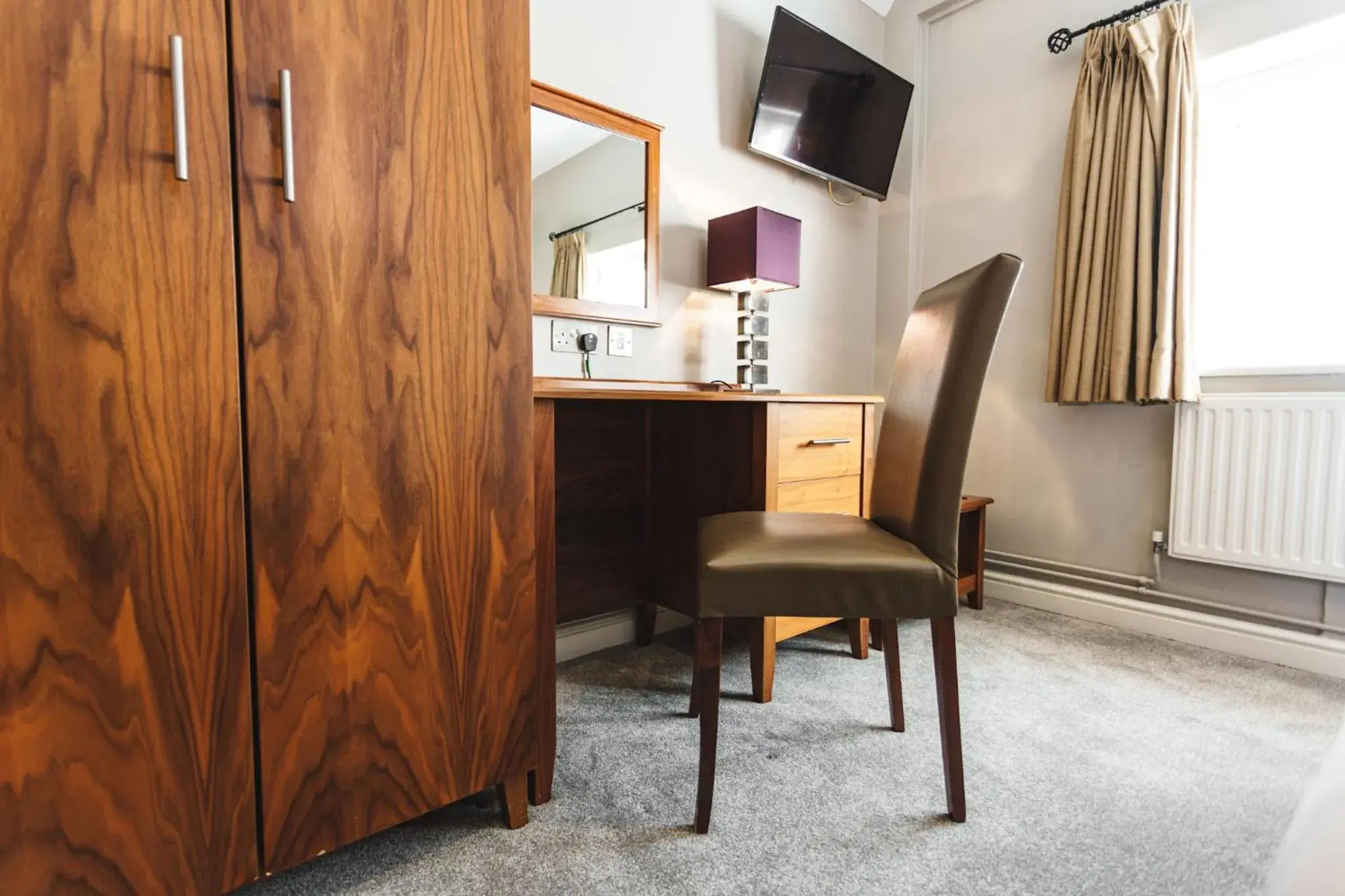 TV and multimedia in The Dog & Doublet Inn TV and multimedia in The Dog & Doublet Inn