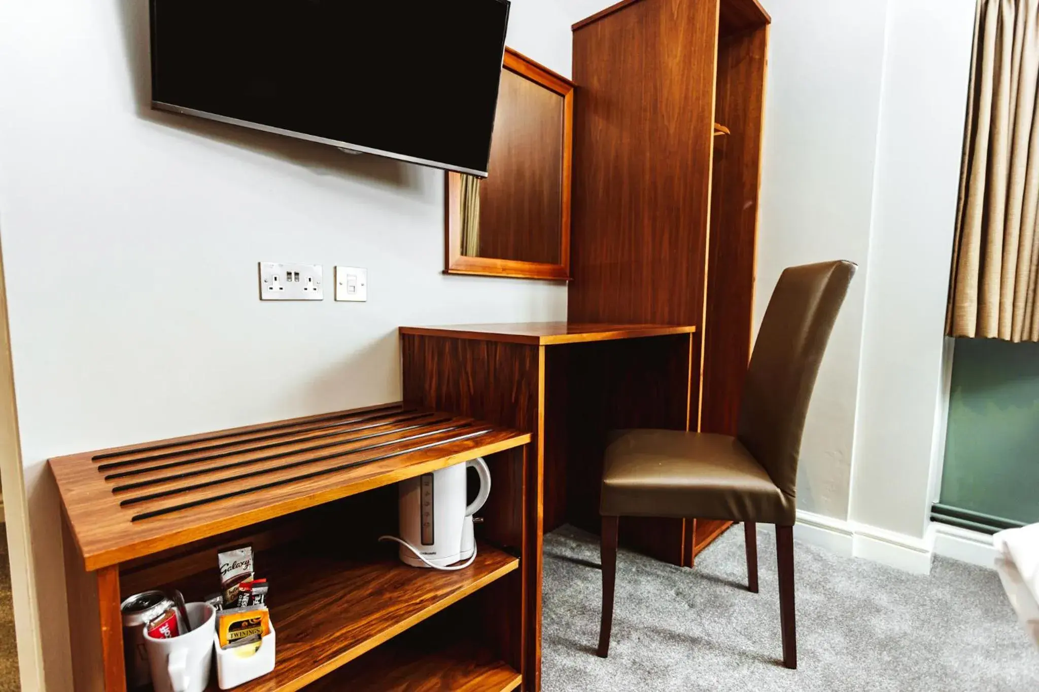 Bedroom in The Dog & Doublet Inn Bedroom in The Dog & Doublet Inn