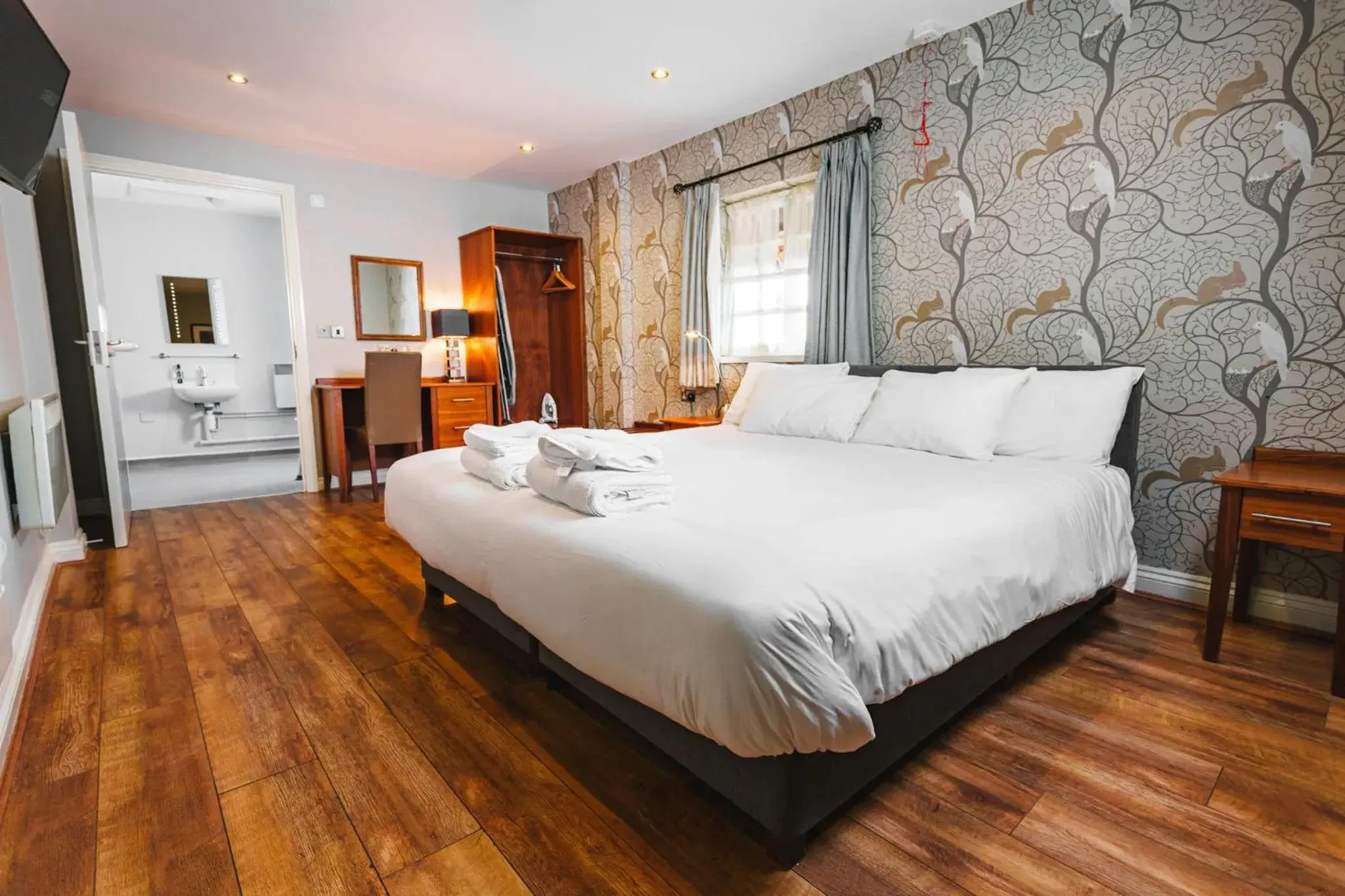 Bedroom, Bed in The Dog & Doublet Inn Bedroom, Bed in The Dog & Doublet Inn