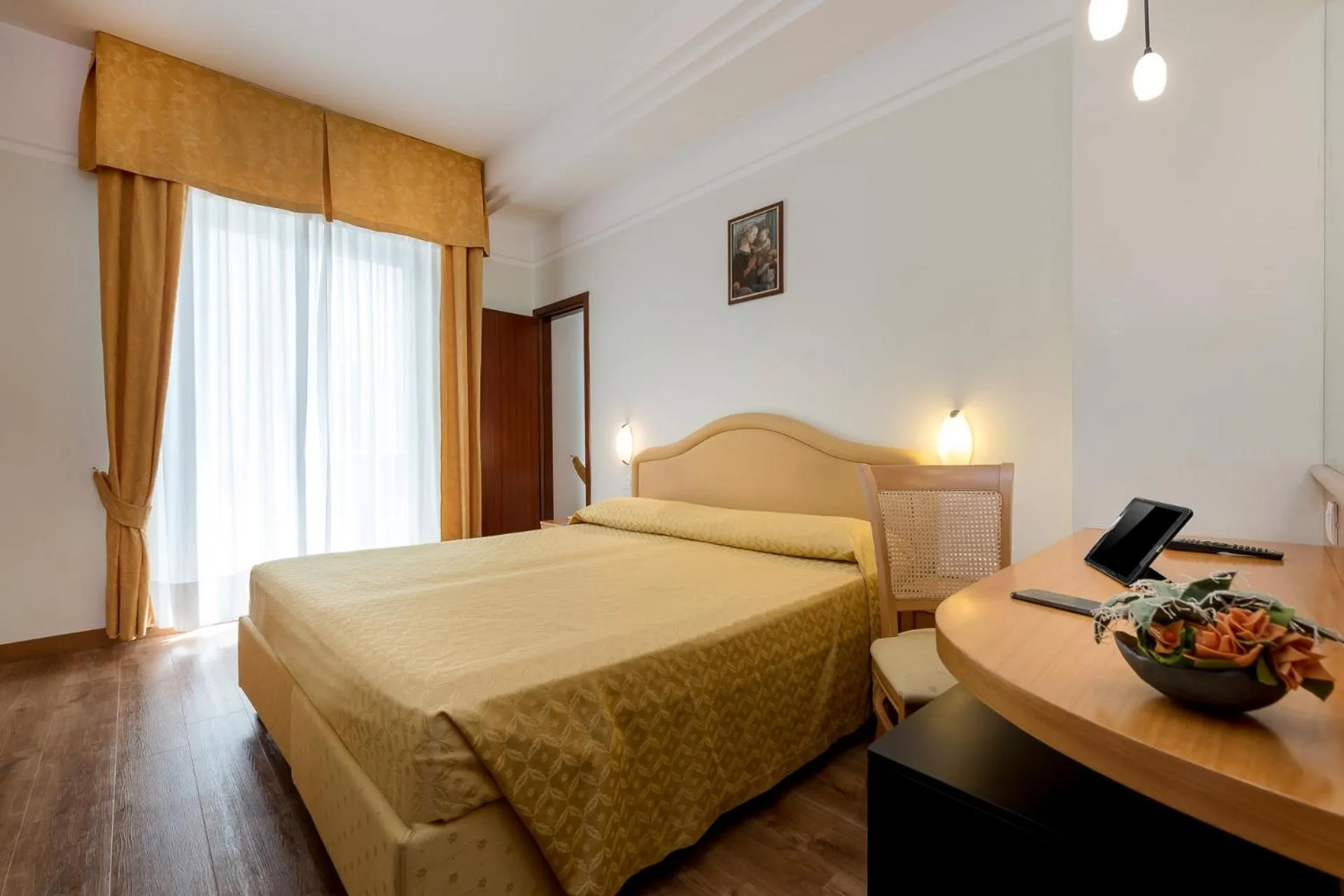 Photo of the whole room in Hotel Astor