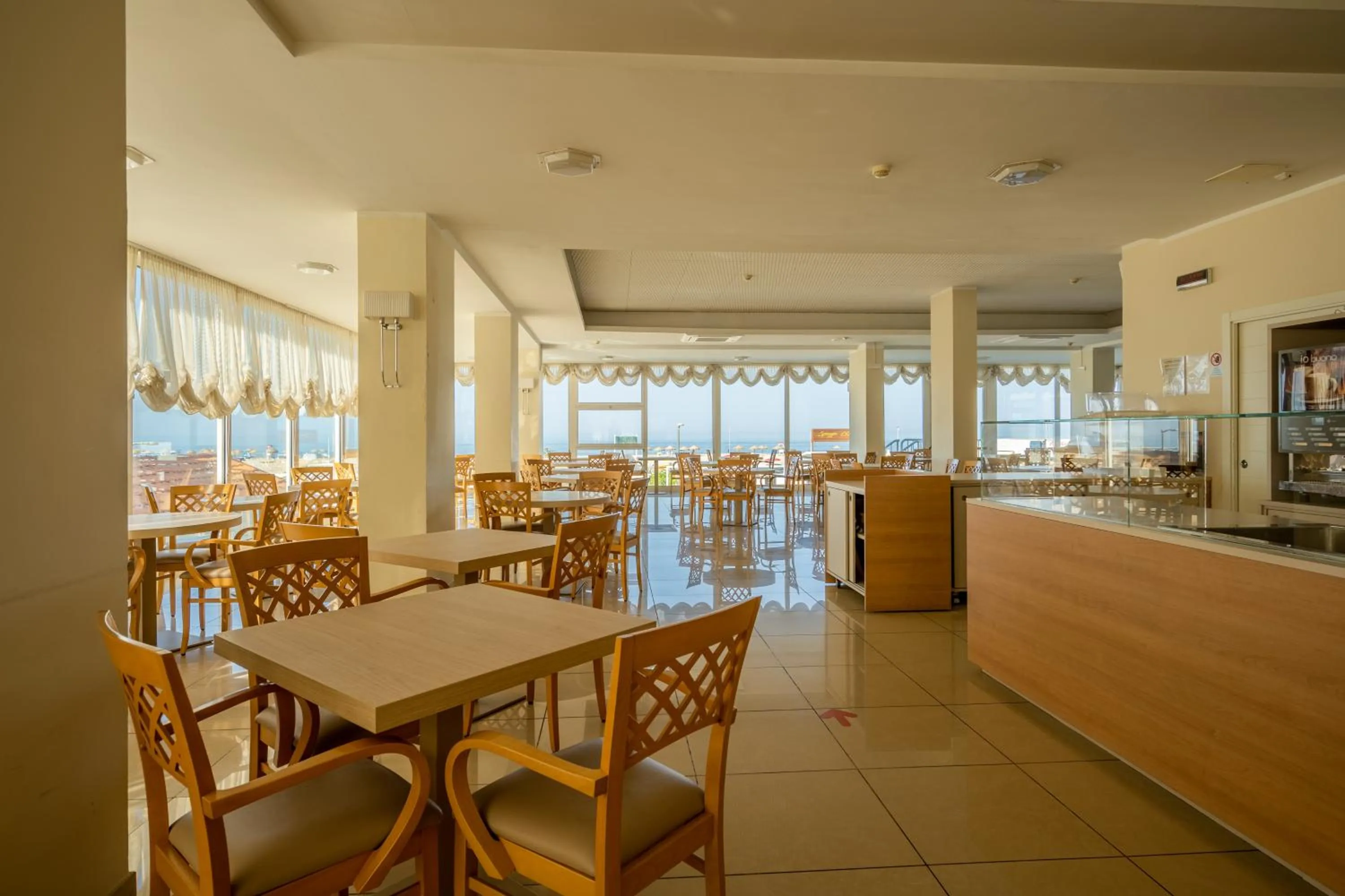 Restaurant/places to eat in Hotel Astor