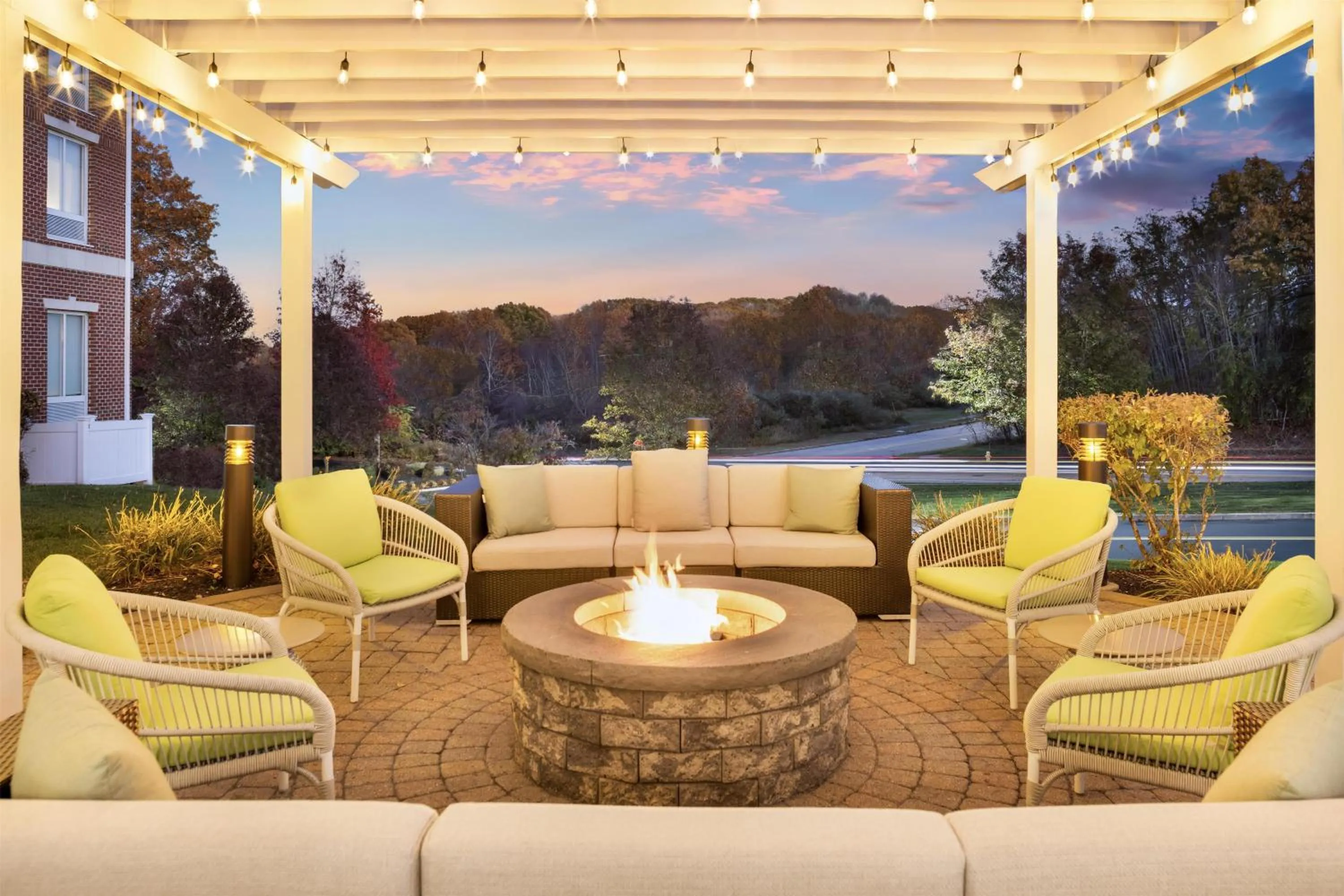 Patio in Hilton Garden Inn Mystic/Groton