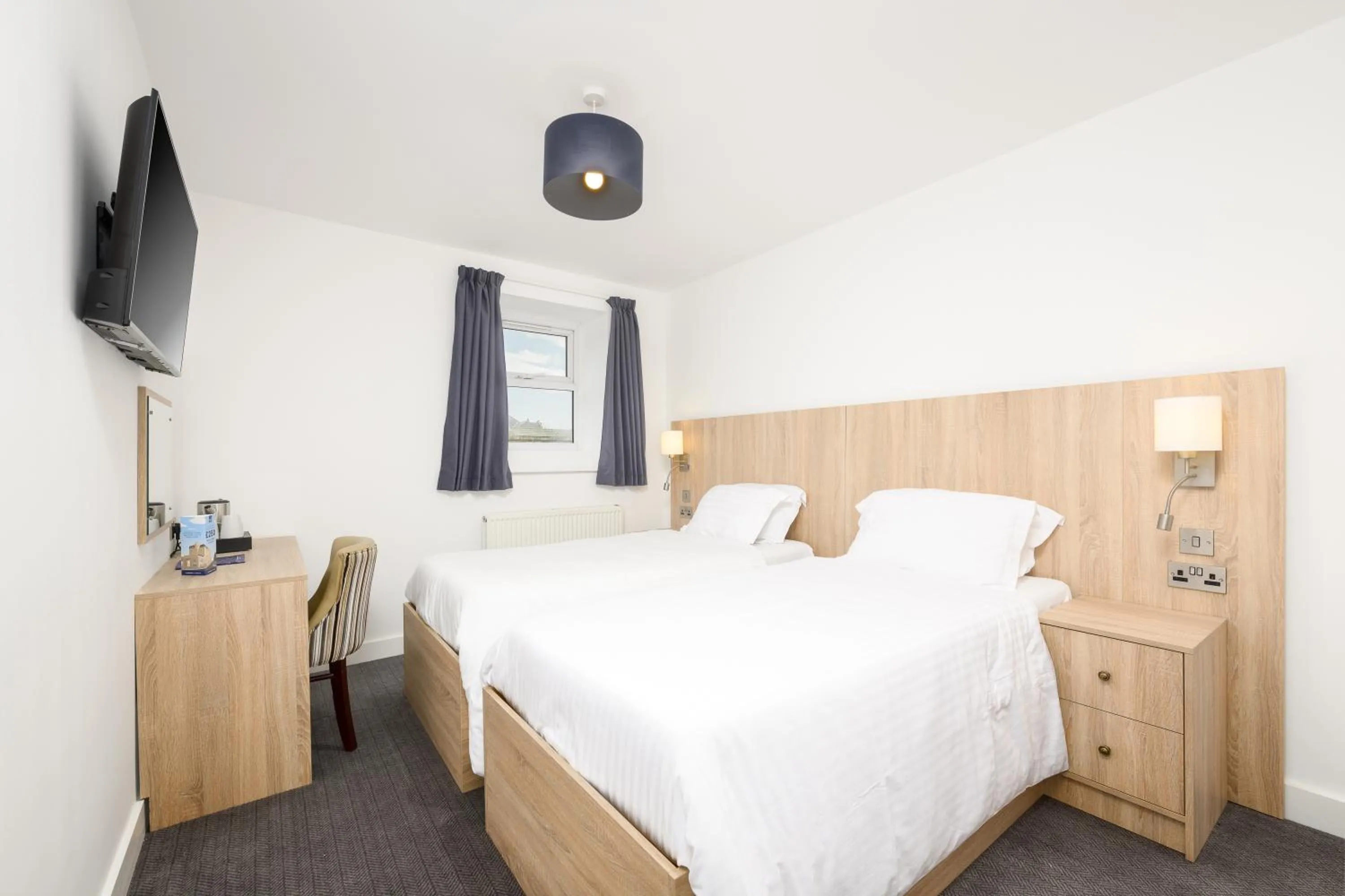 Bedroom, Bed in The Sandringham Hotel