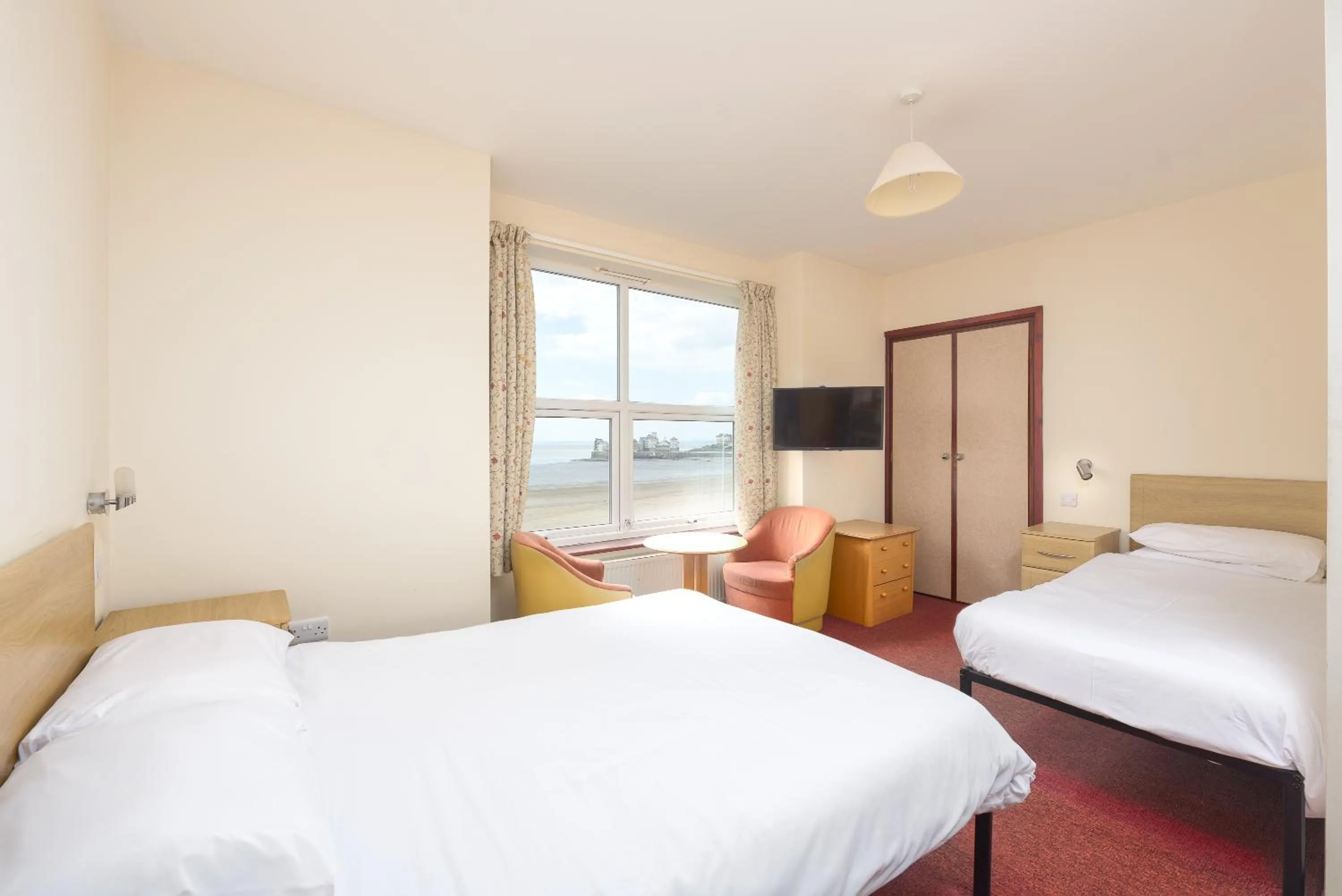 Bed in The Sandringham Hotel