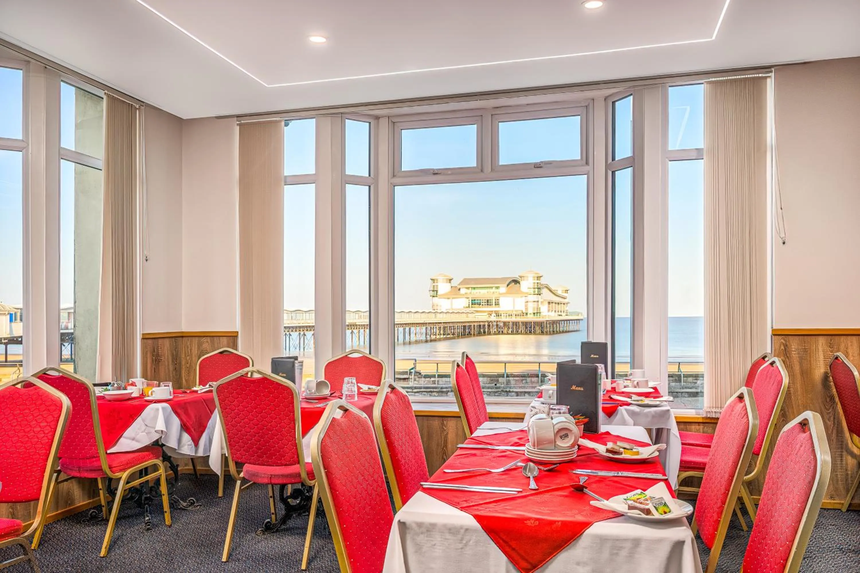 Restaurant/places to eat in The Sandringham Hotel