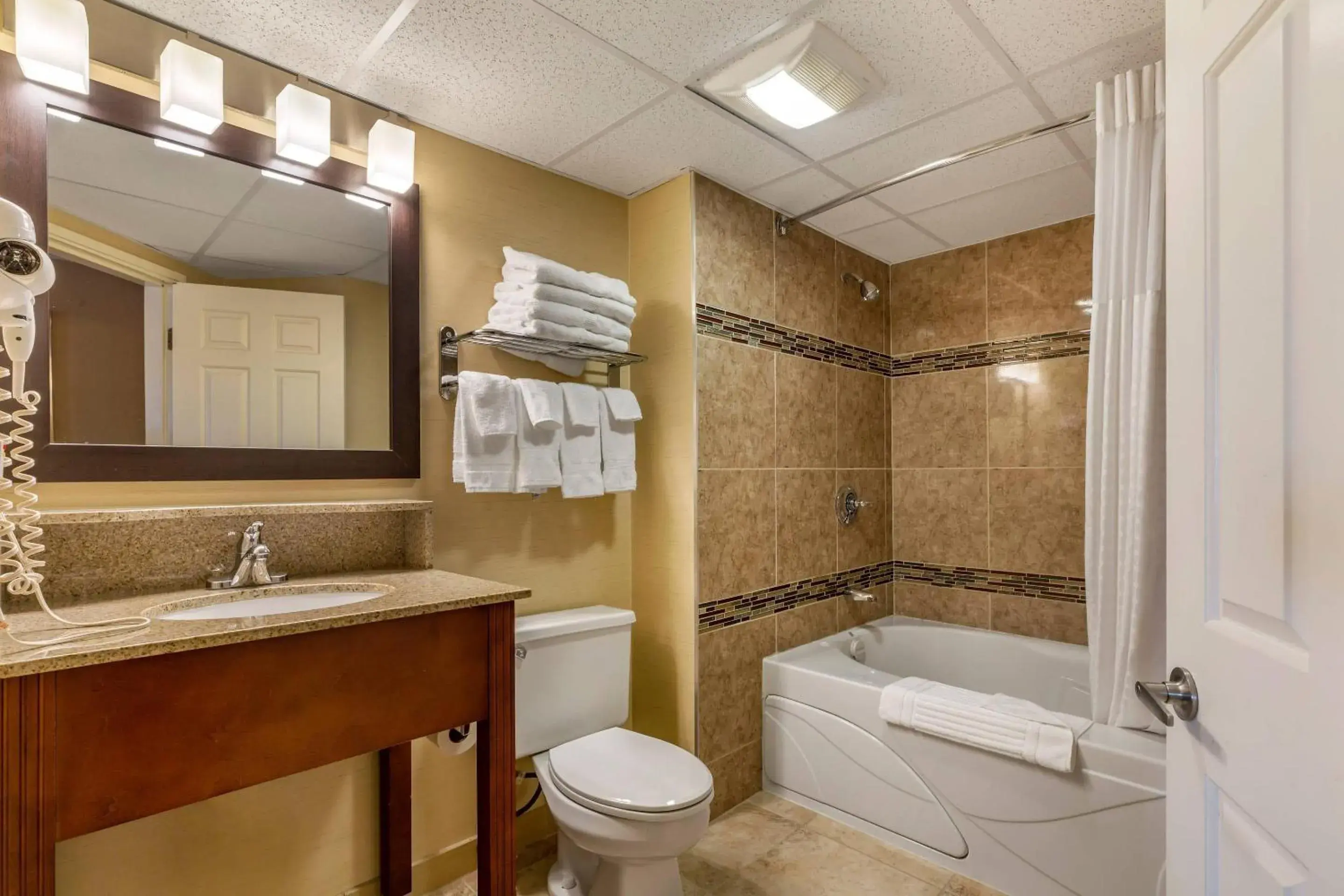 Bedroom in Comfort Inn Rockland - Boston Bedroom in Comfort Inn Rockland - Boston