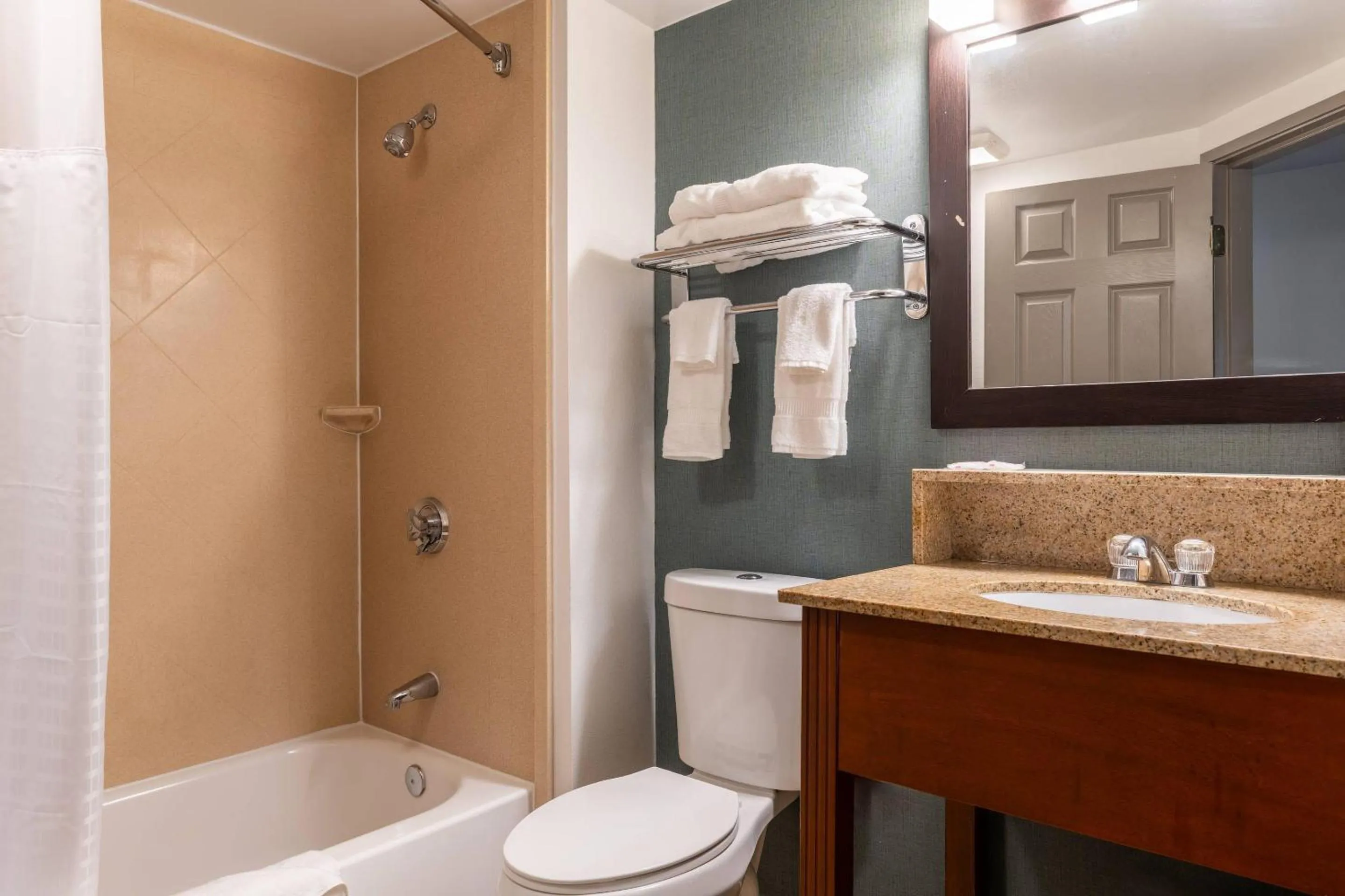 Bedroom in Comfort Inn Rockland - Boston