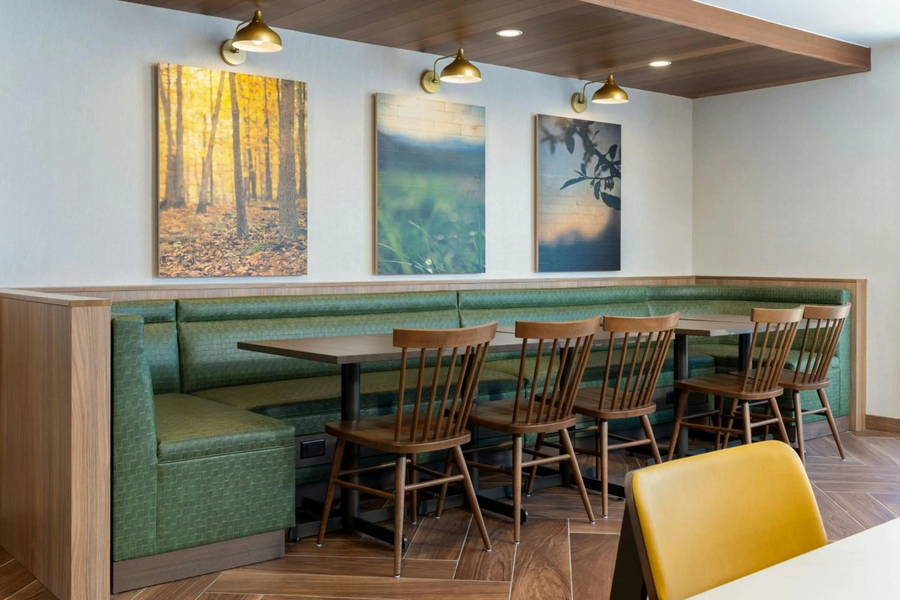 Restaurant/places to eat in Fairfield by Marriott Inn & Suites Spokane Airport