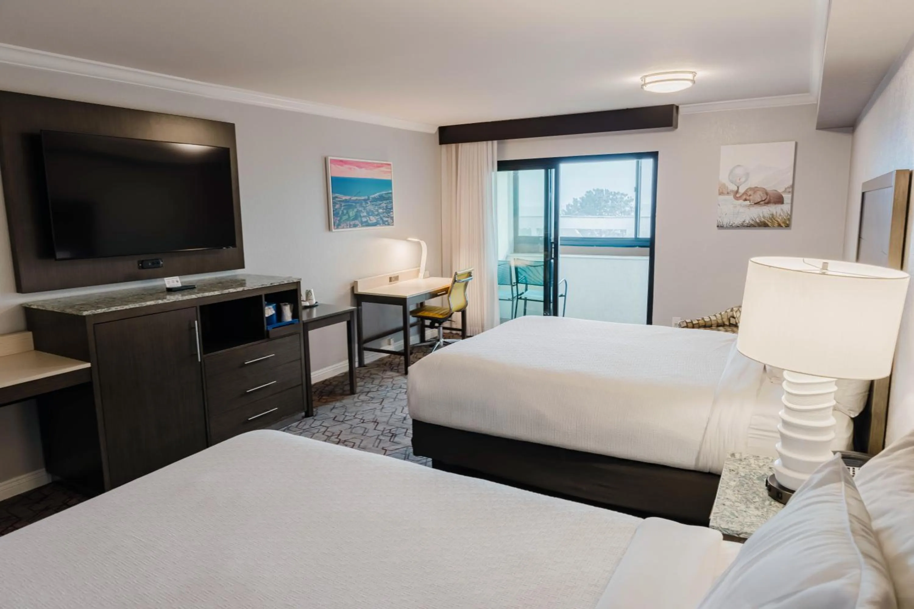 Balcony/Terrace, Bed in Amanzi Hotel, an Ascend Collection Hotel