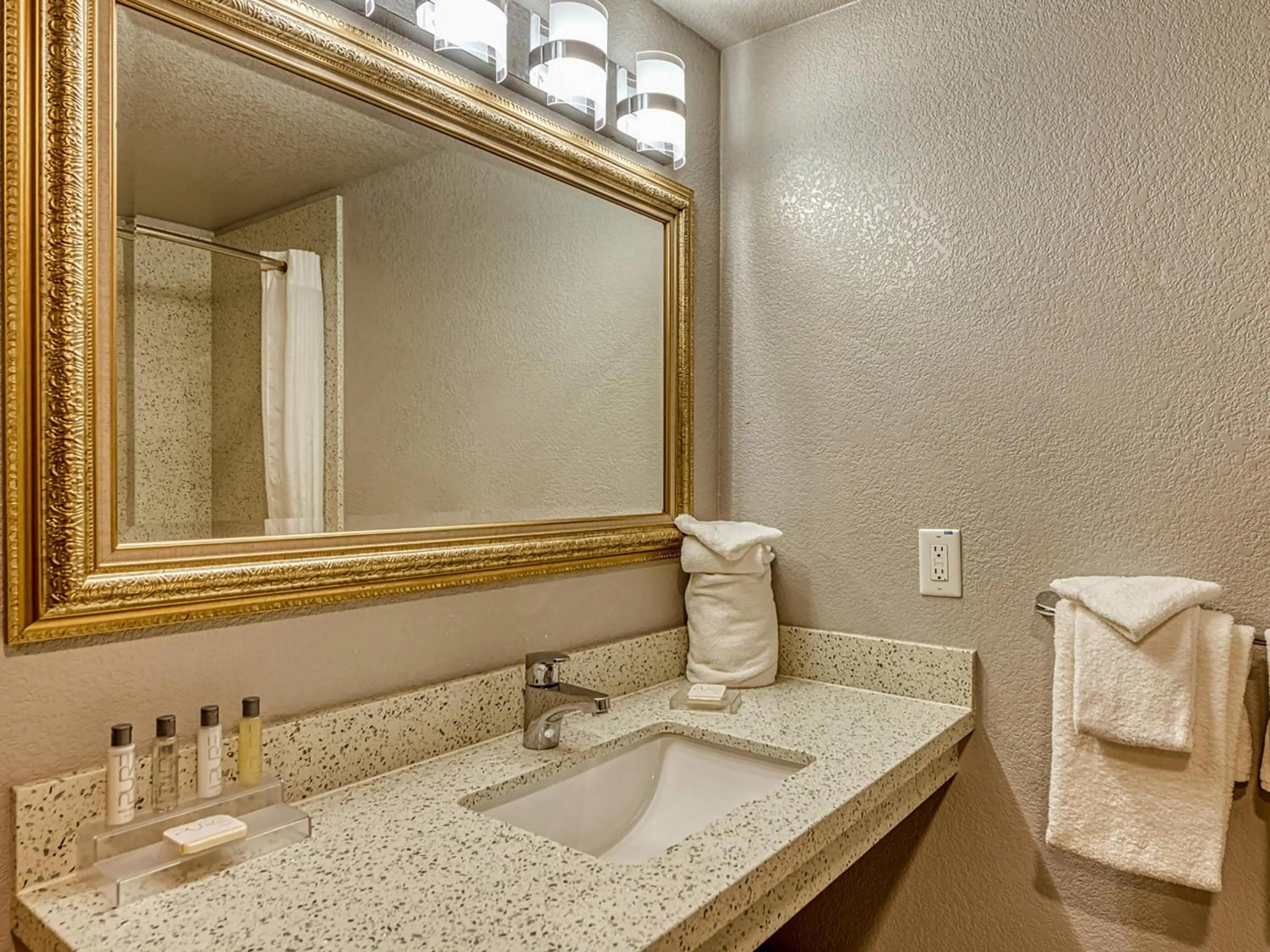 Bedroom in Amanzi Hotel, an Ascend Collection Hotel
