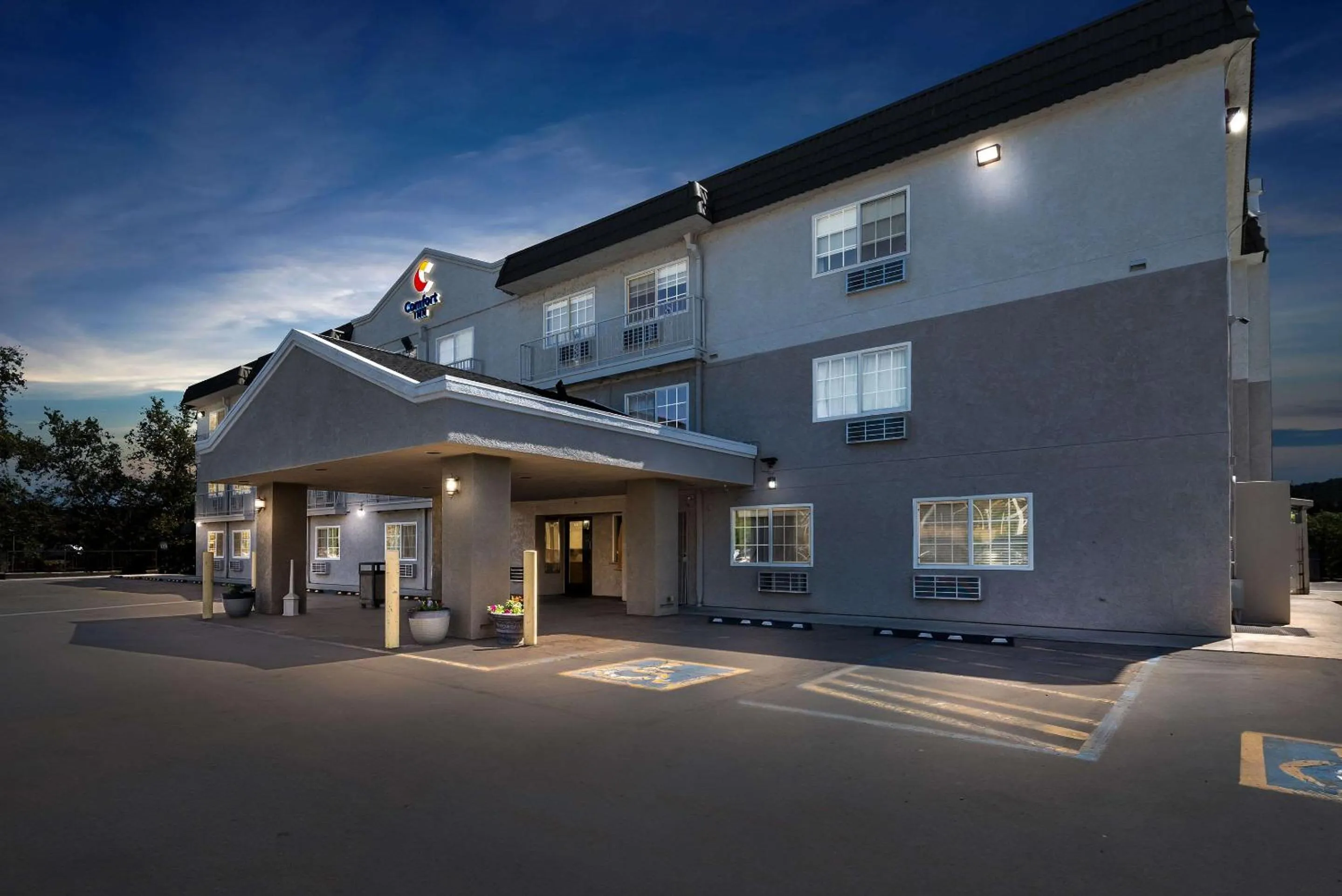 Property building in Comfort Inn Yreka I-5