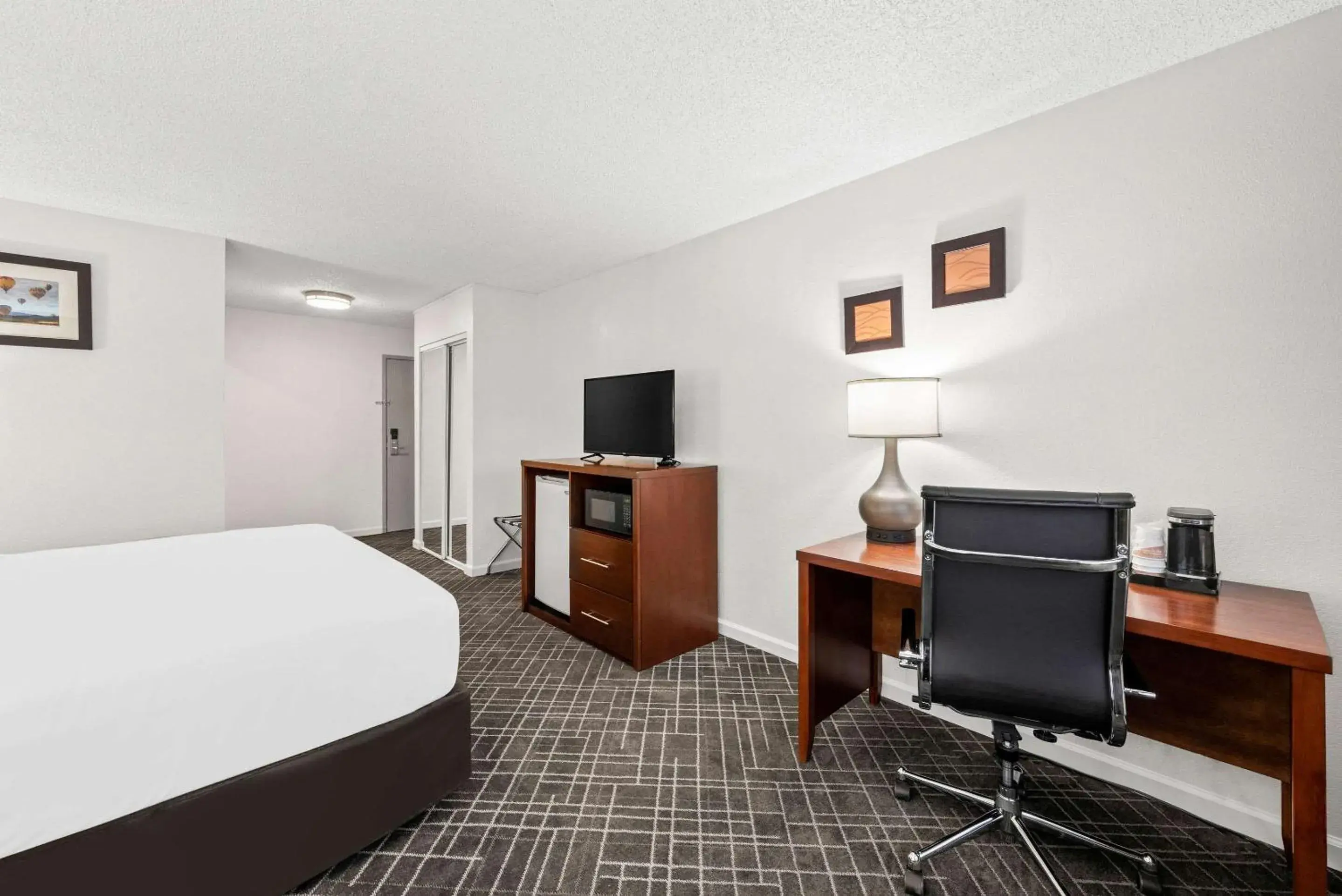 Bedroom, Bed in Comfort Inn Yreka I-5 Bedroom, Bed in Comfort Inn Yreka I-5