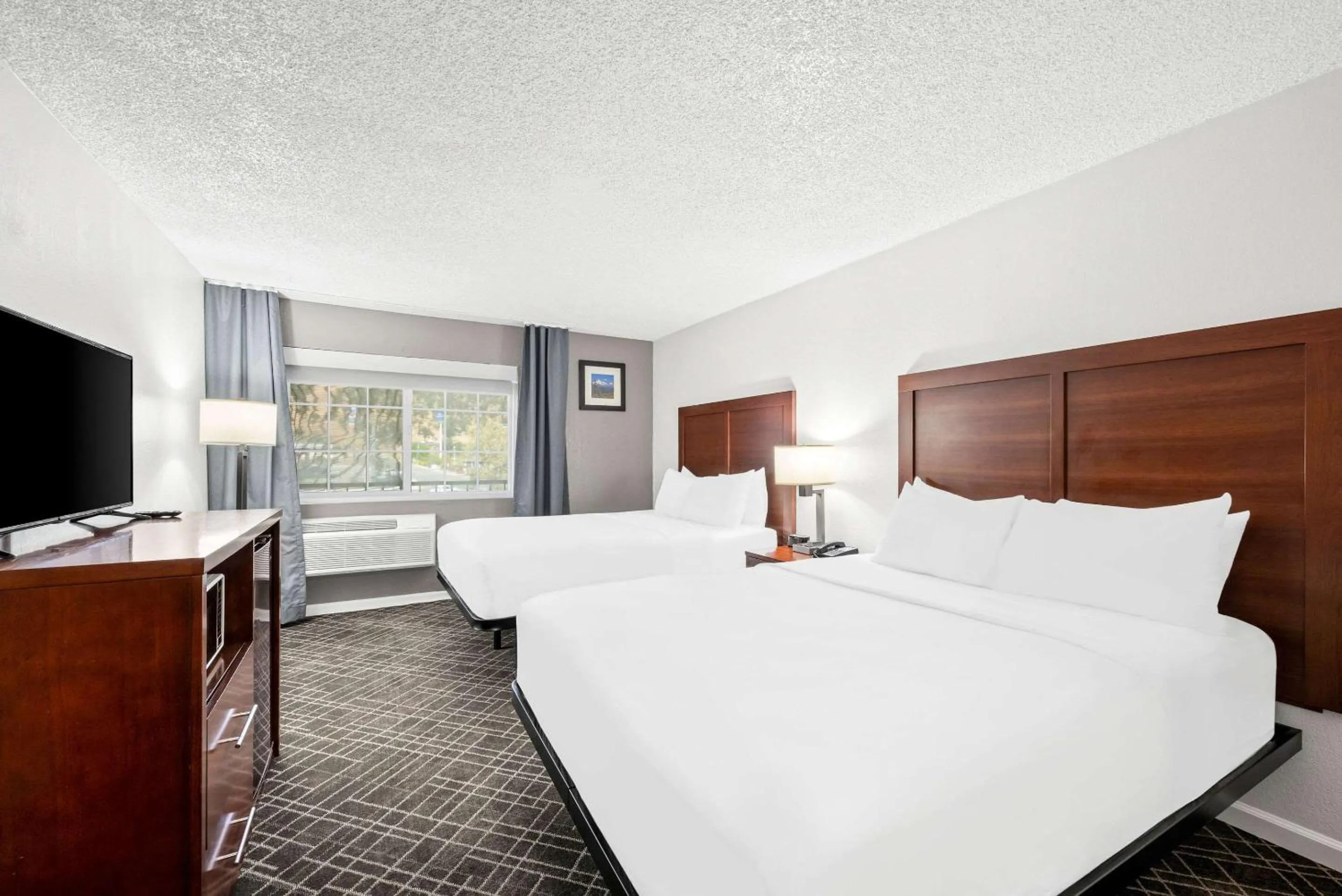 Bed in Comfort Inn Yreka I-5