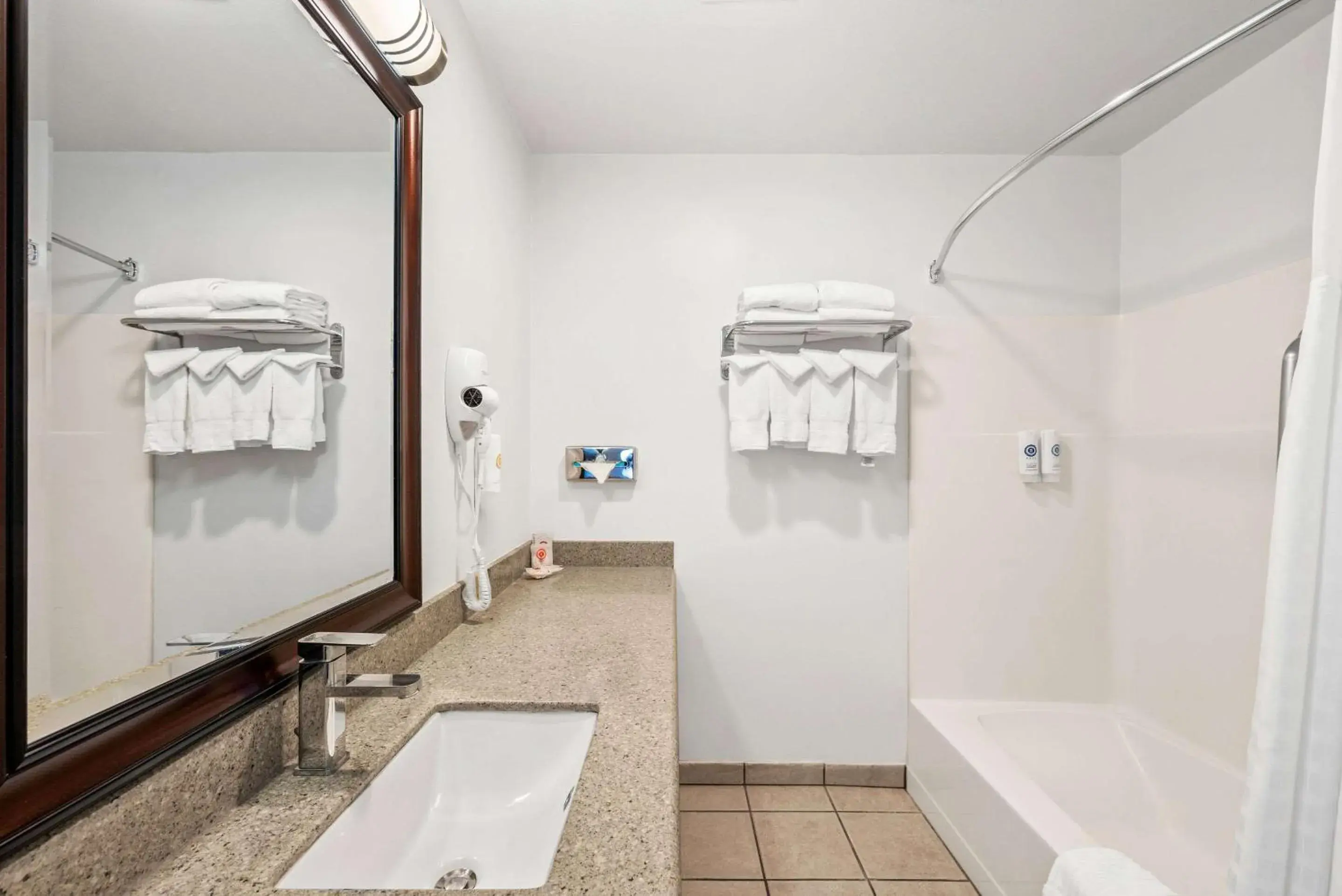 Bedroom in Comfort Inn Yreka I-5 Bedroom in Comfort Inn Yreka I-5