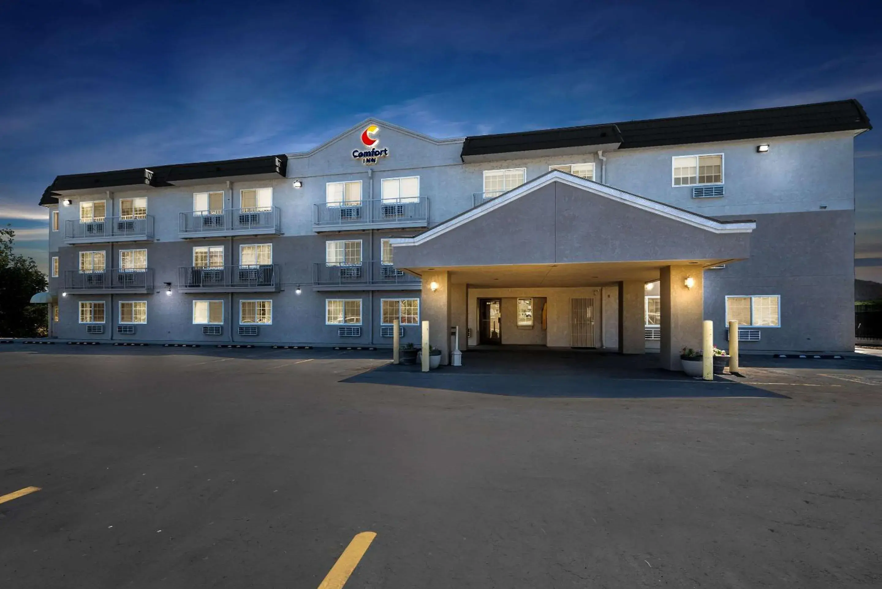 Property building in Comfort Inn Yreka I-5 Property building in Comfort Inn Yreka I-5