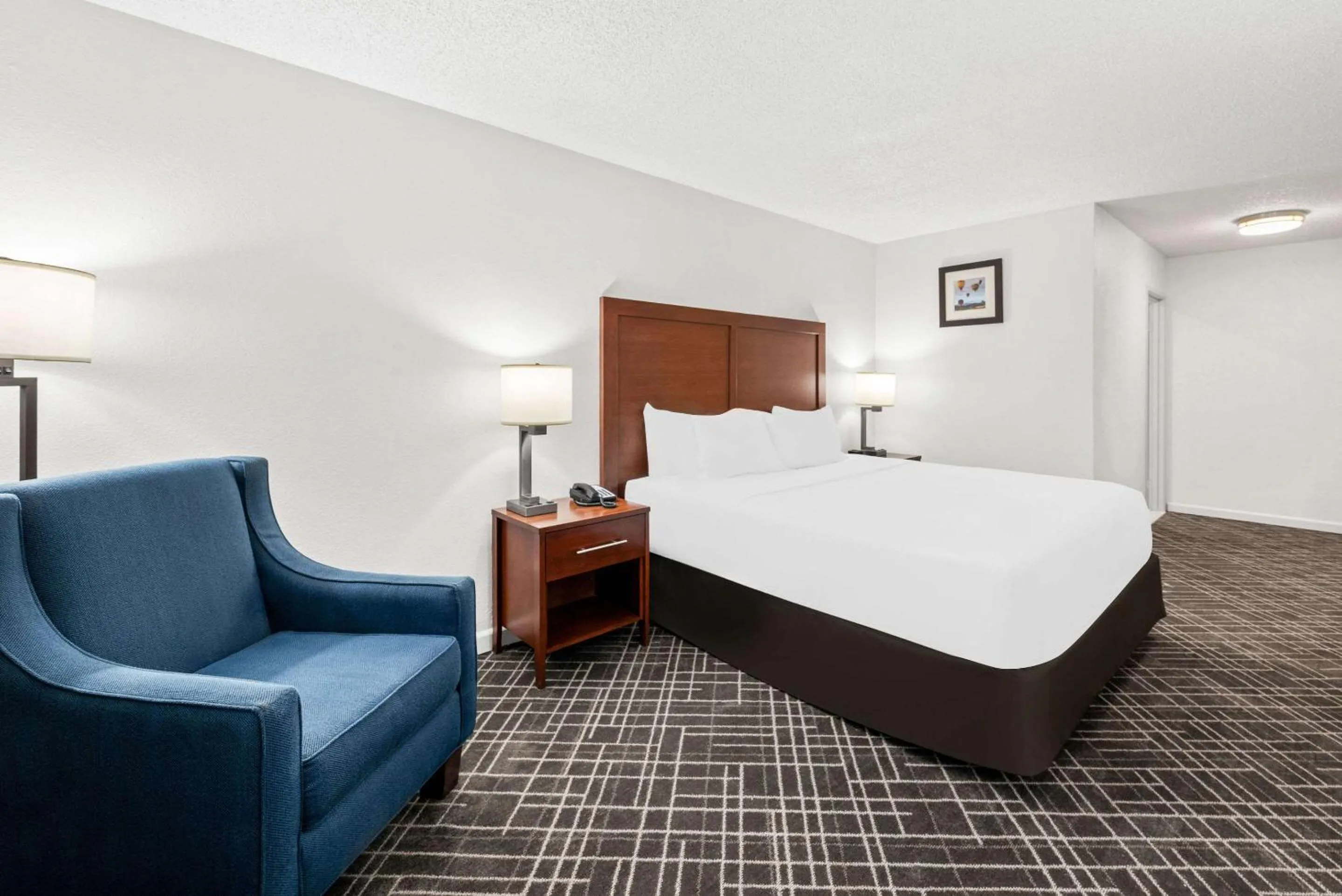 Bedroom, Bed in Comfort Inn Yreka I-5