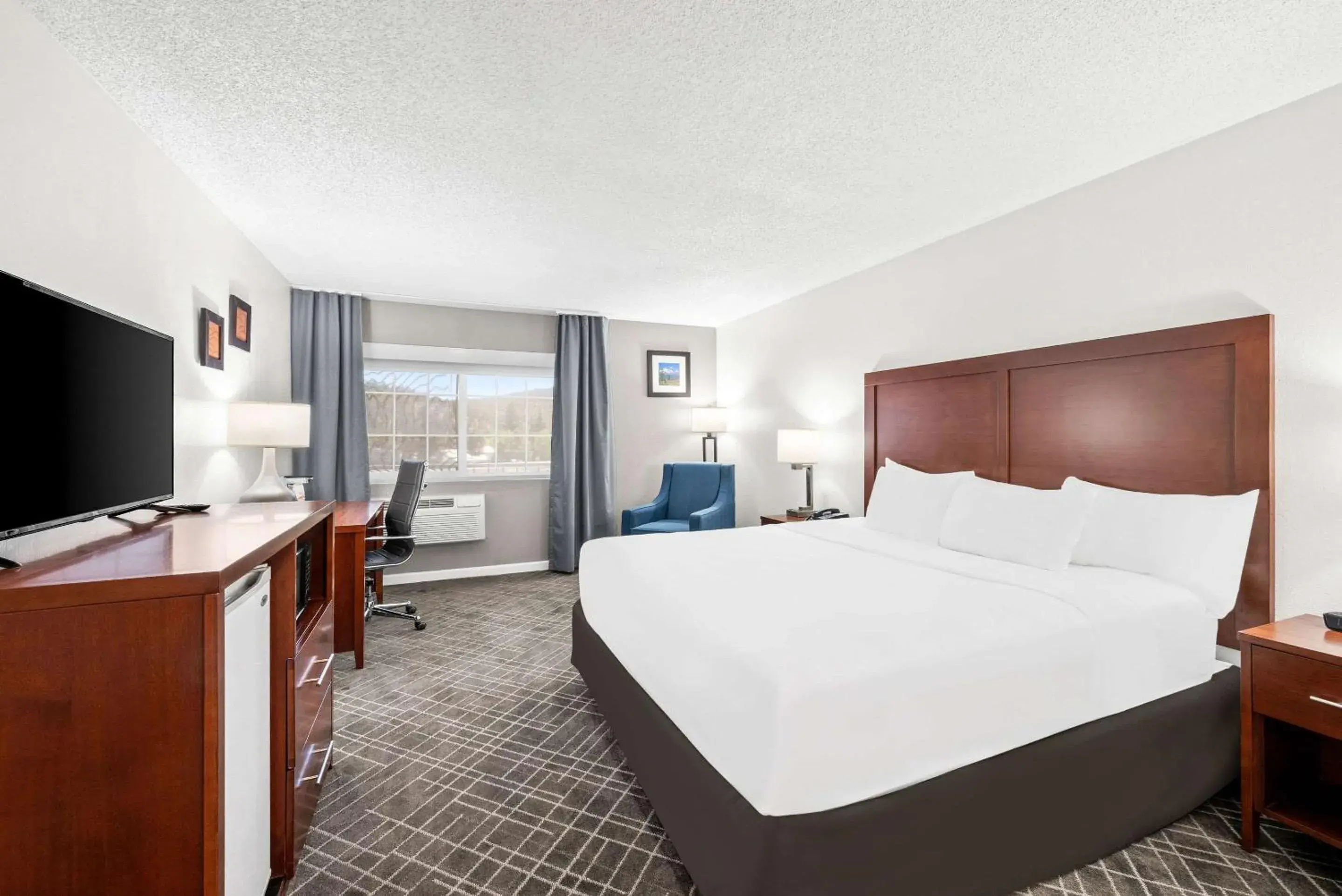 Bedroom, Bed in Comfort Inn Yreka I-5 Bedroom, Bed in Comfort Inn Yreka I-5