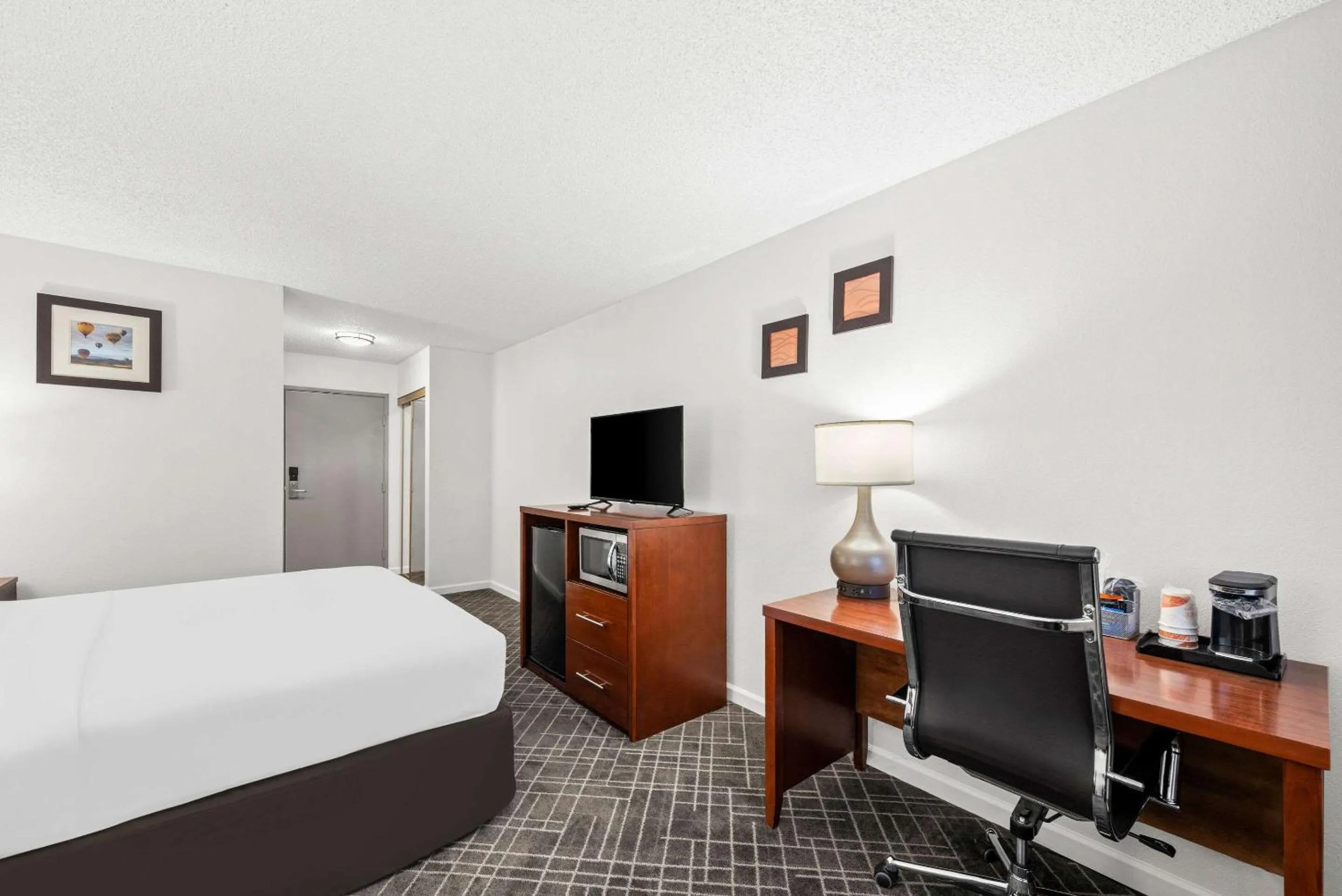 Bedroom, Bed in Comfort Inn Yreka I-5