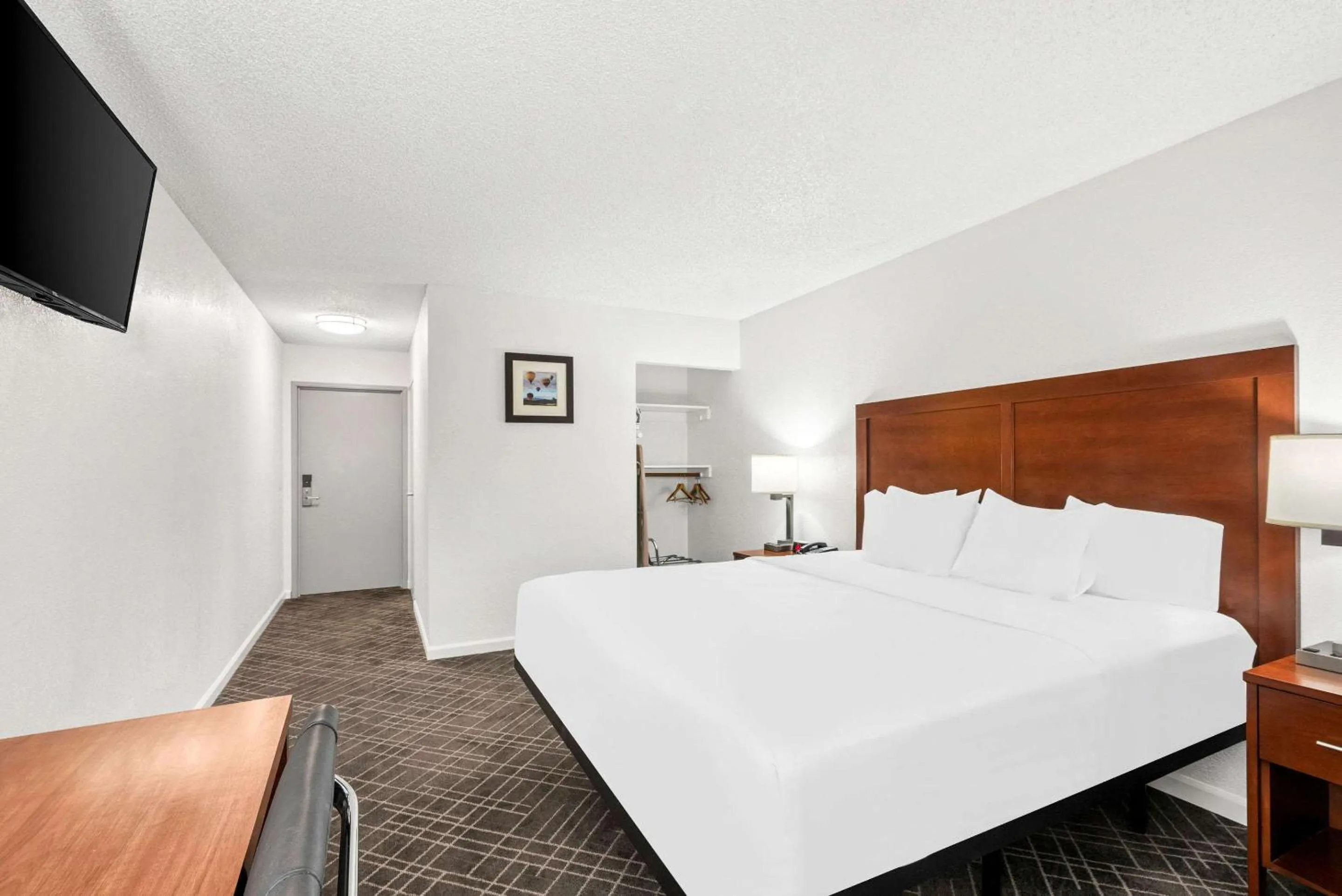 Bedroom, Bed in Comfort Inn Yreka I-5