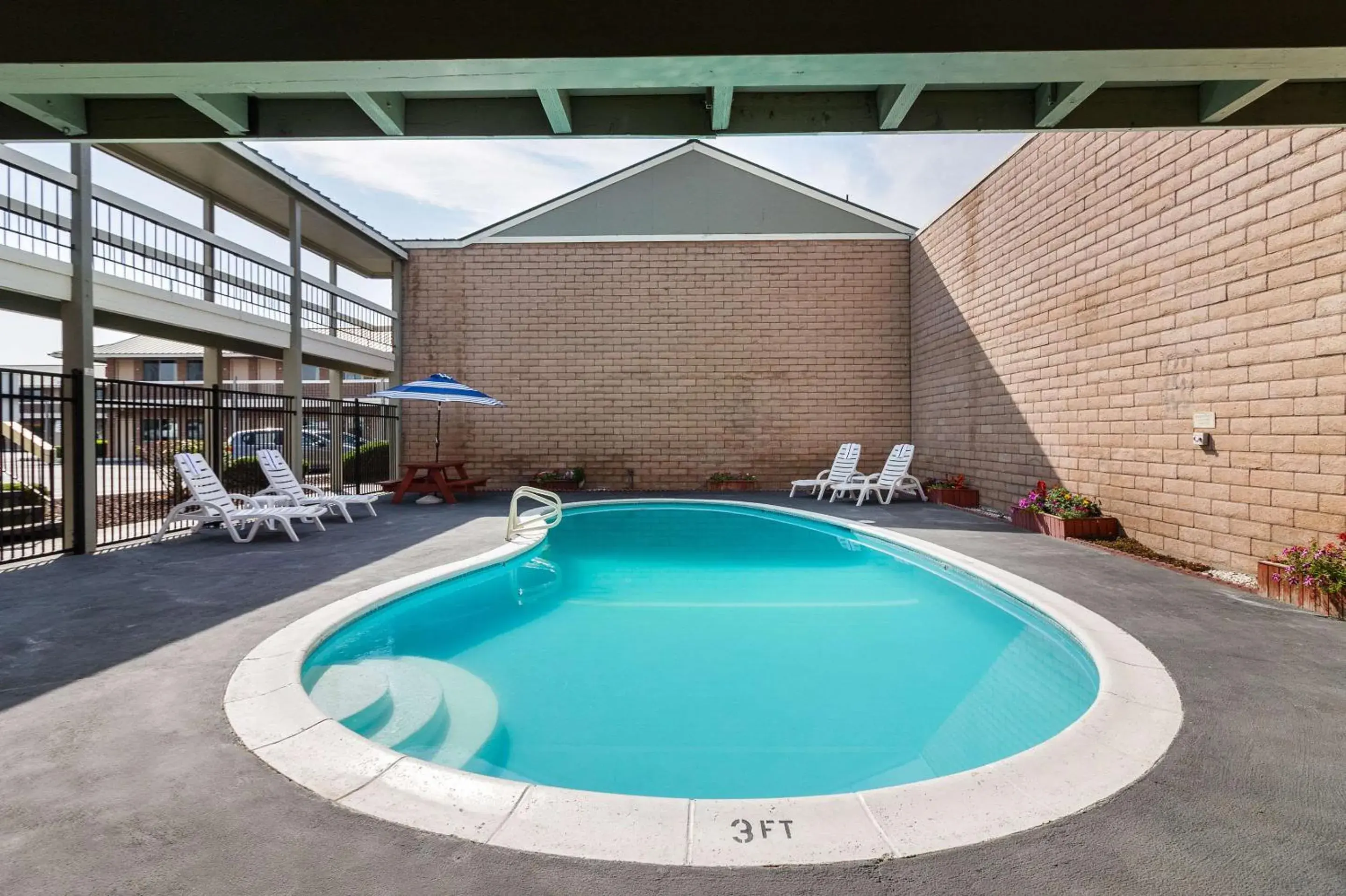 On site, Swimming Pool in Quality Inn Yakima near State Fair Park